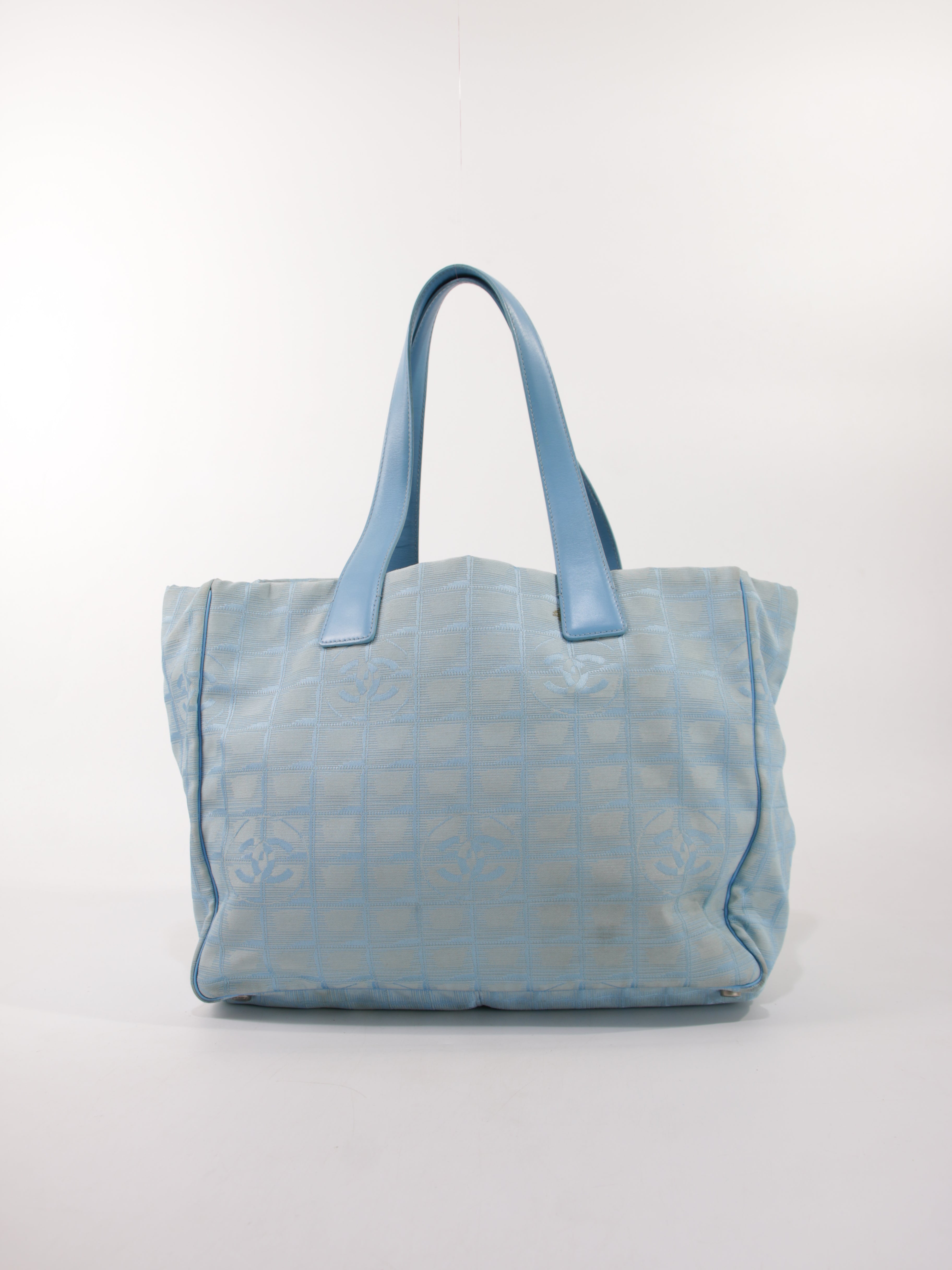CHANEL - MEDIUM NEW TRAVEL LINE TOTE