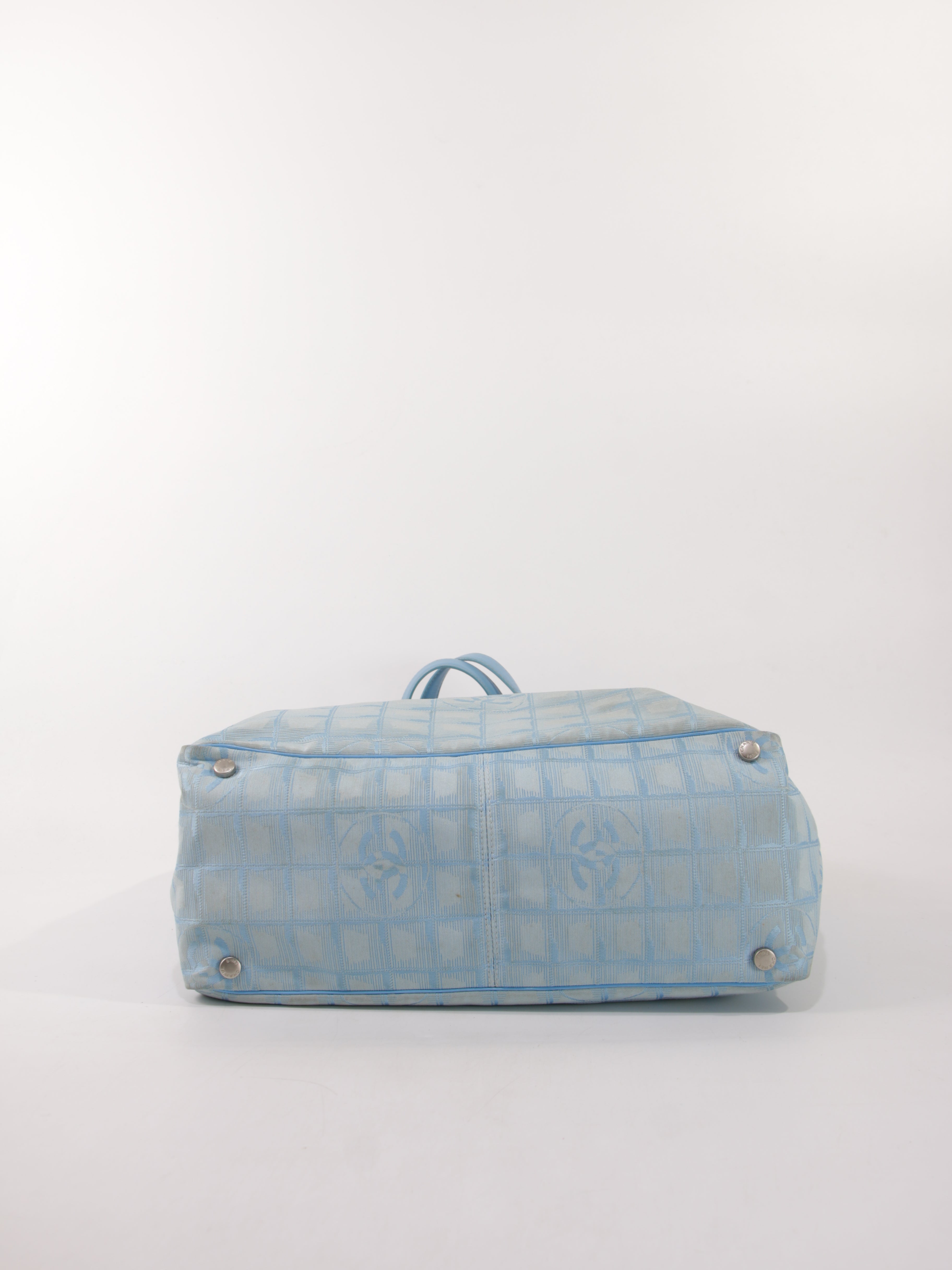 Medium New Travel Line Tote