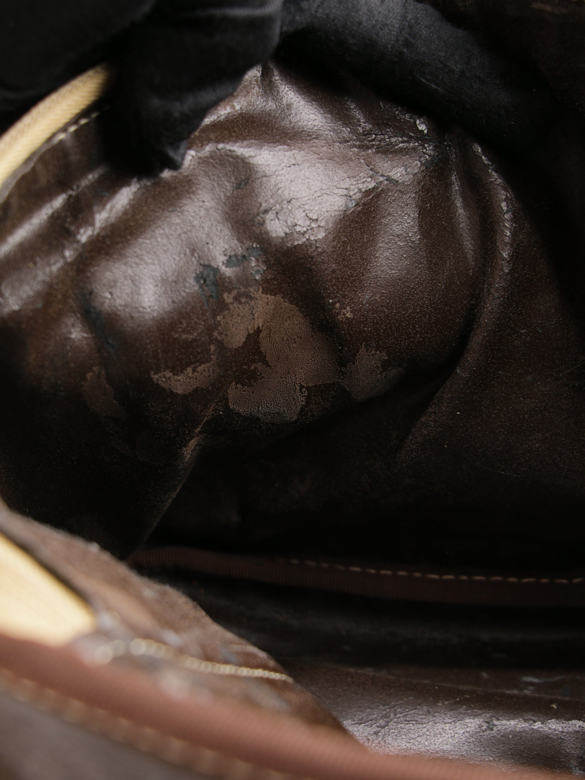 Cosmetic pouch
