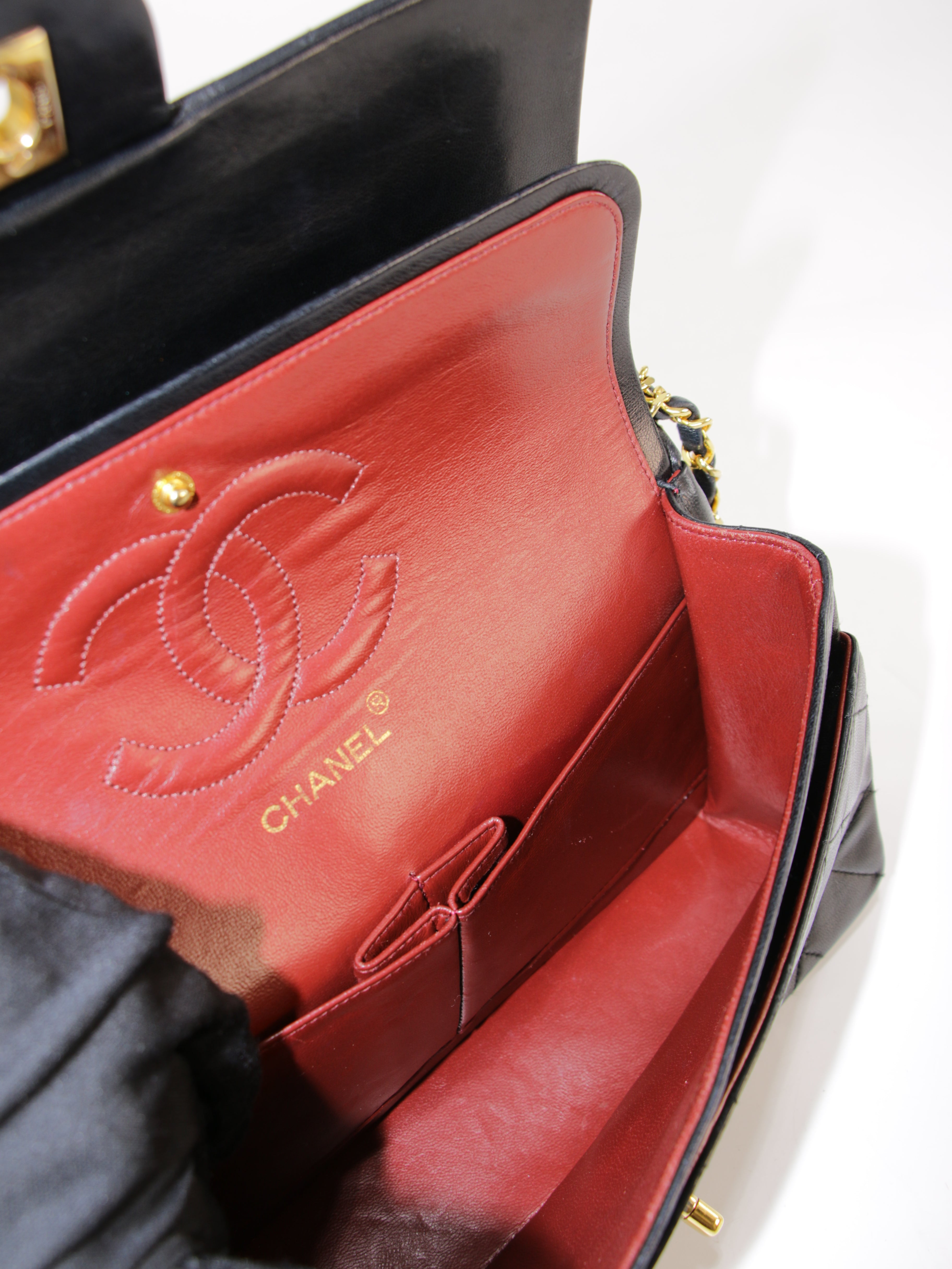 Medium Classic Flap