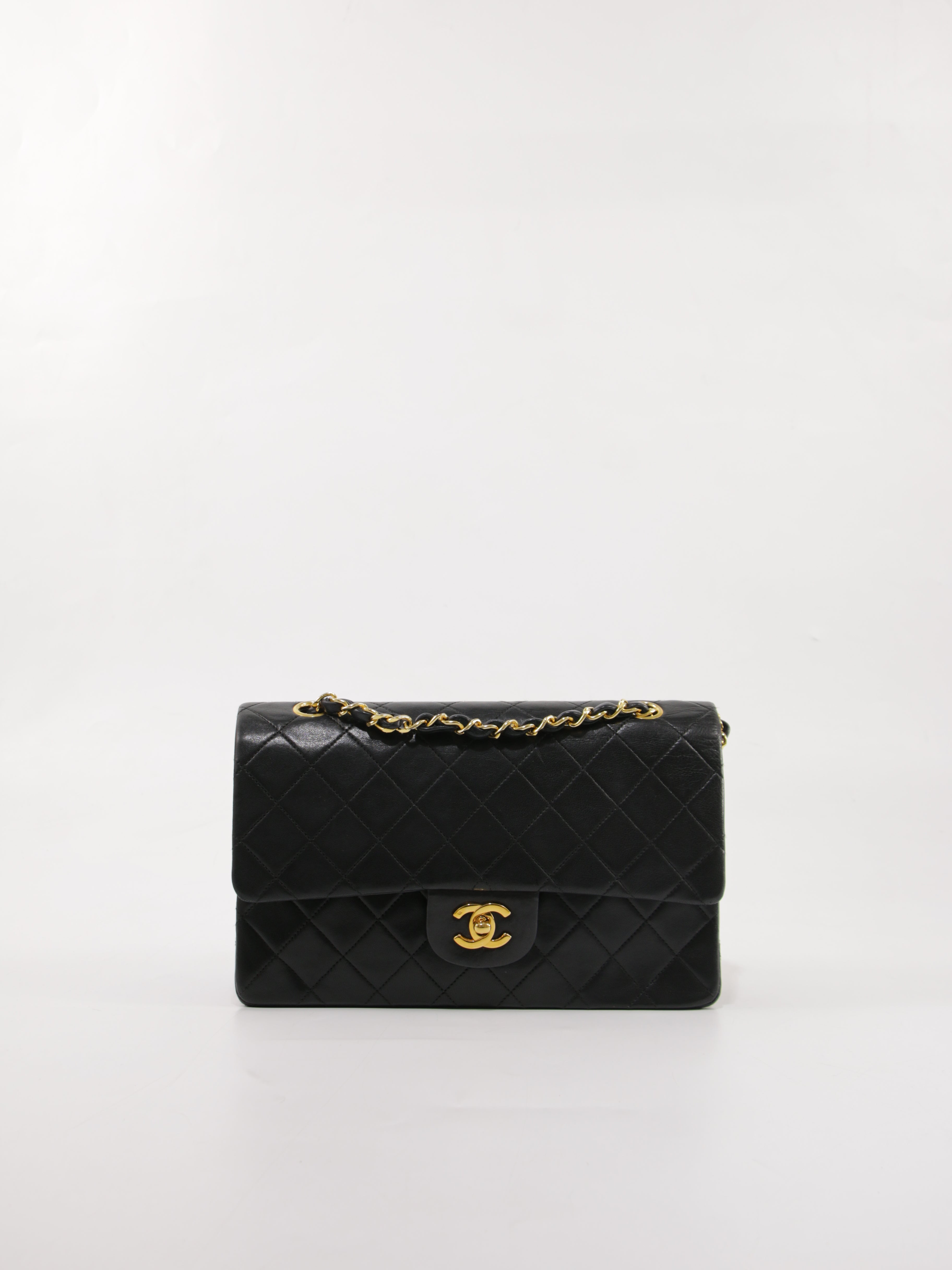 Medium Classic Flap