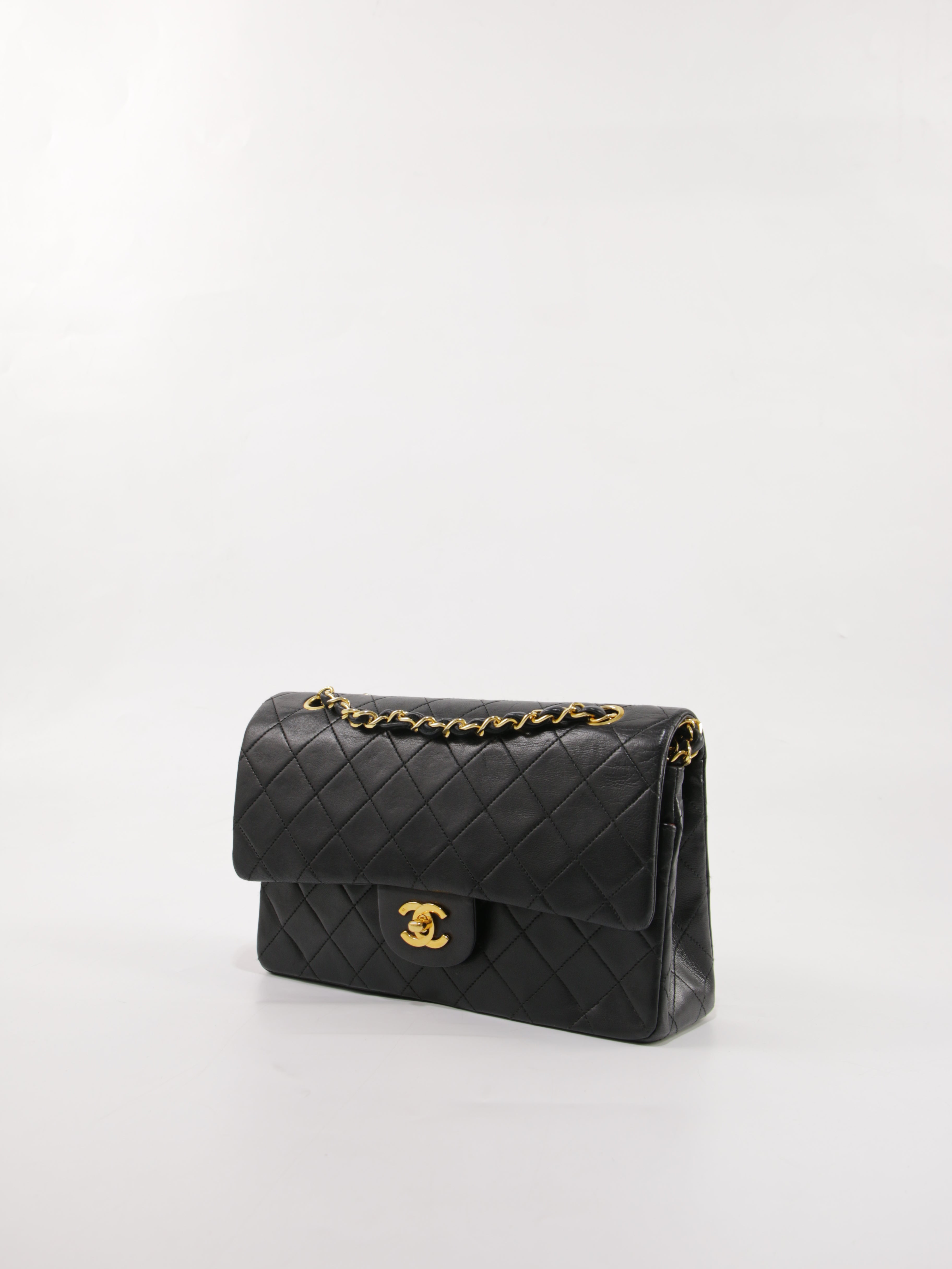 Medium Classic Flap