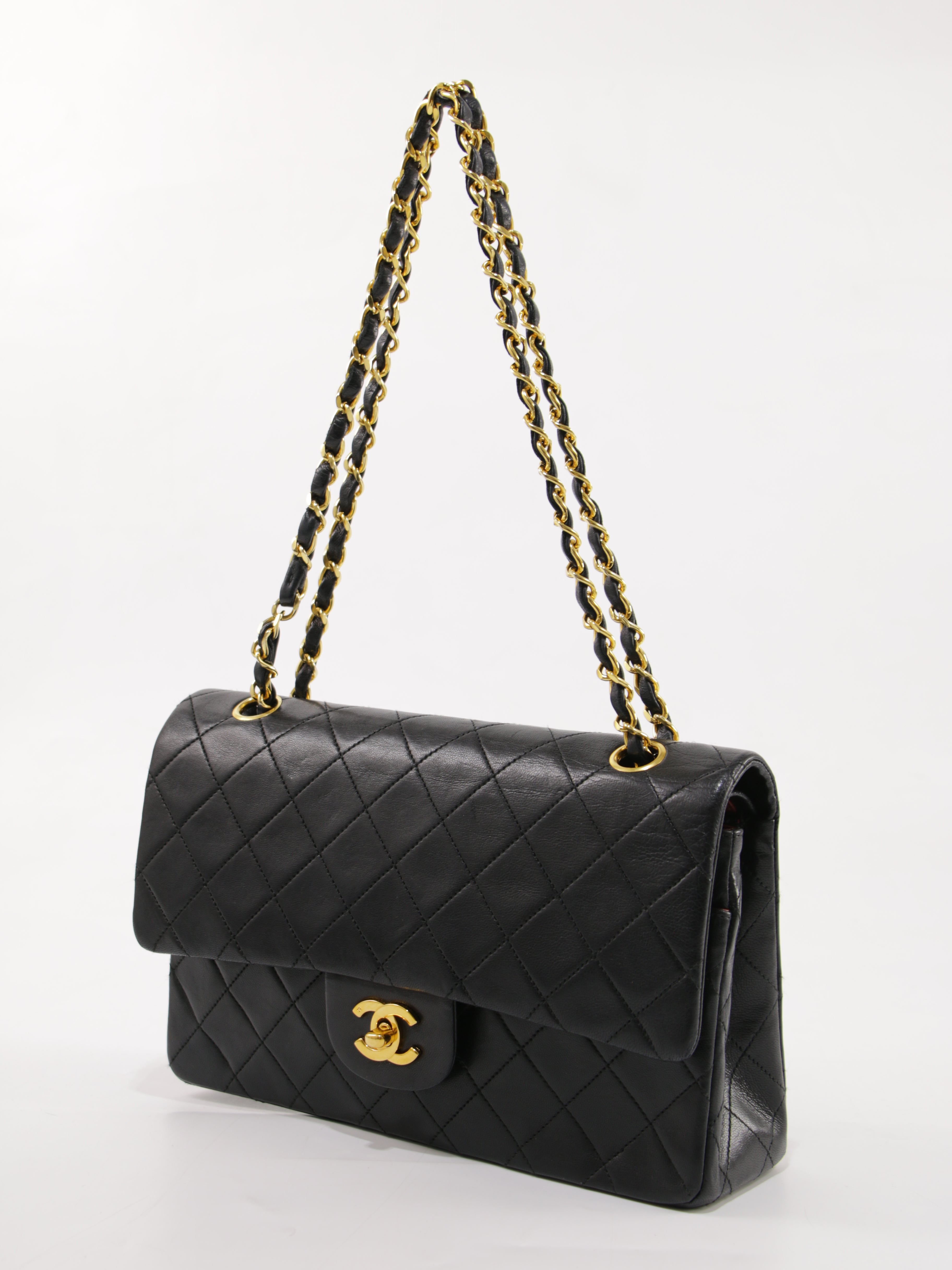 Medium Classic Flap