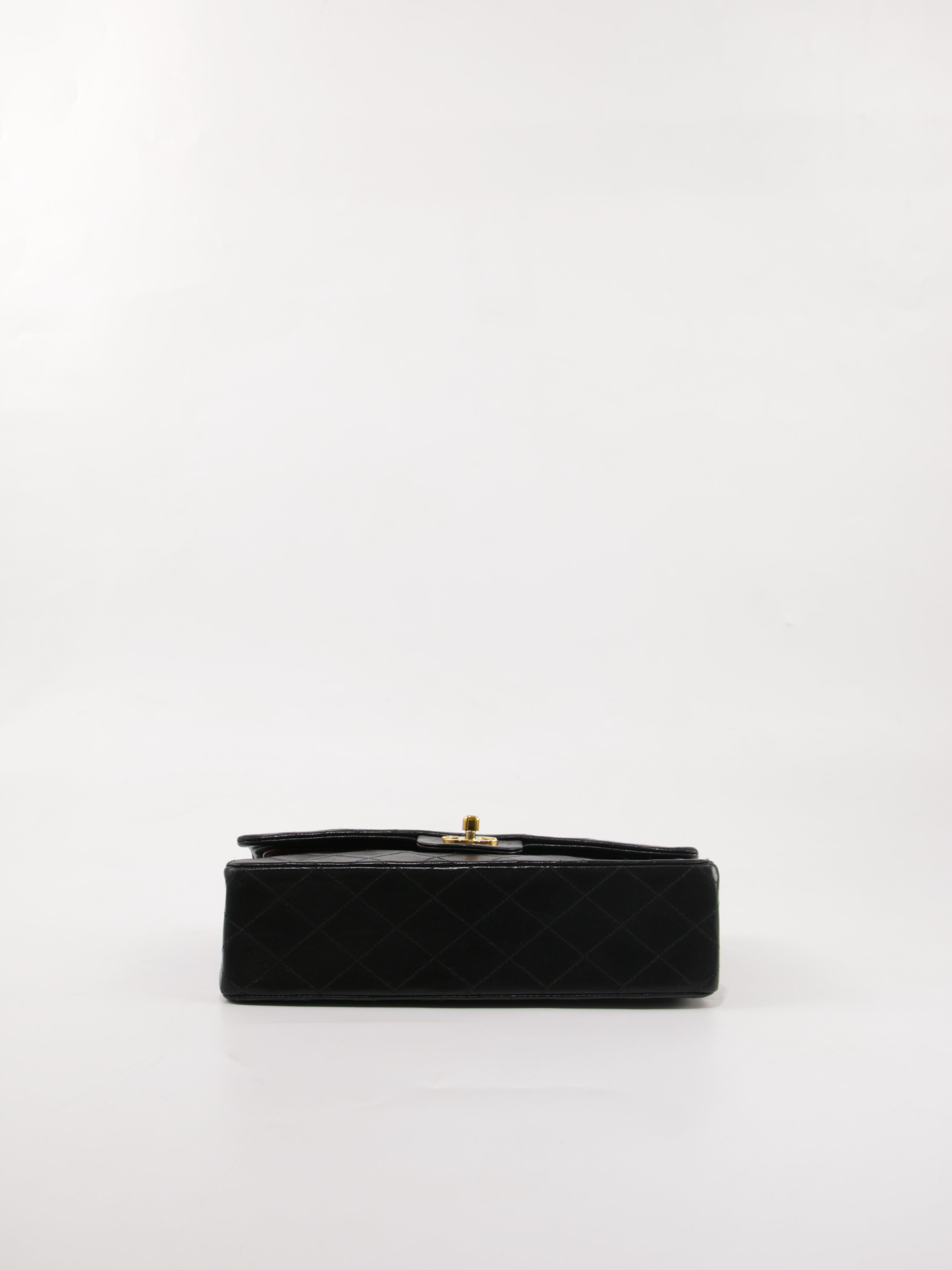 Medium Classic Flap