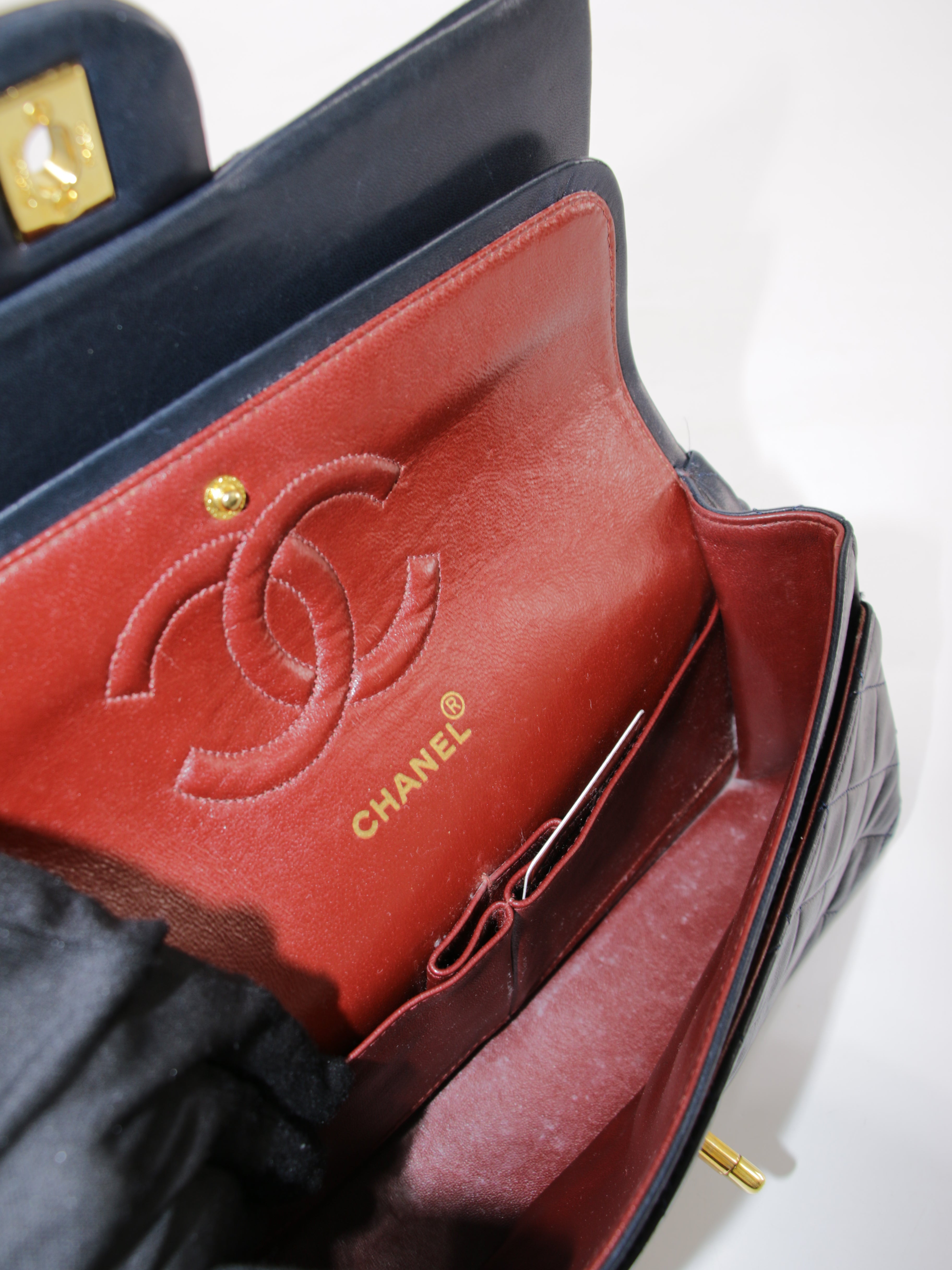 Medium Classic Flap