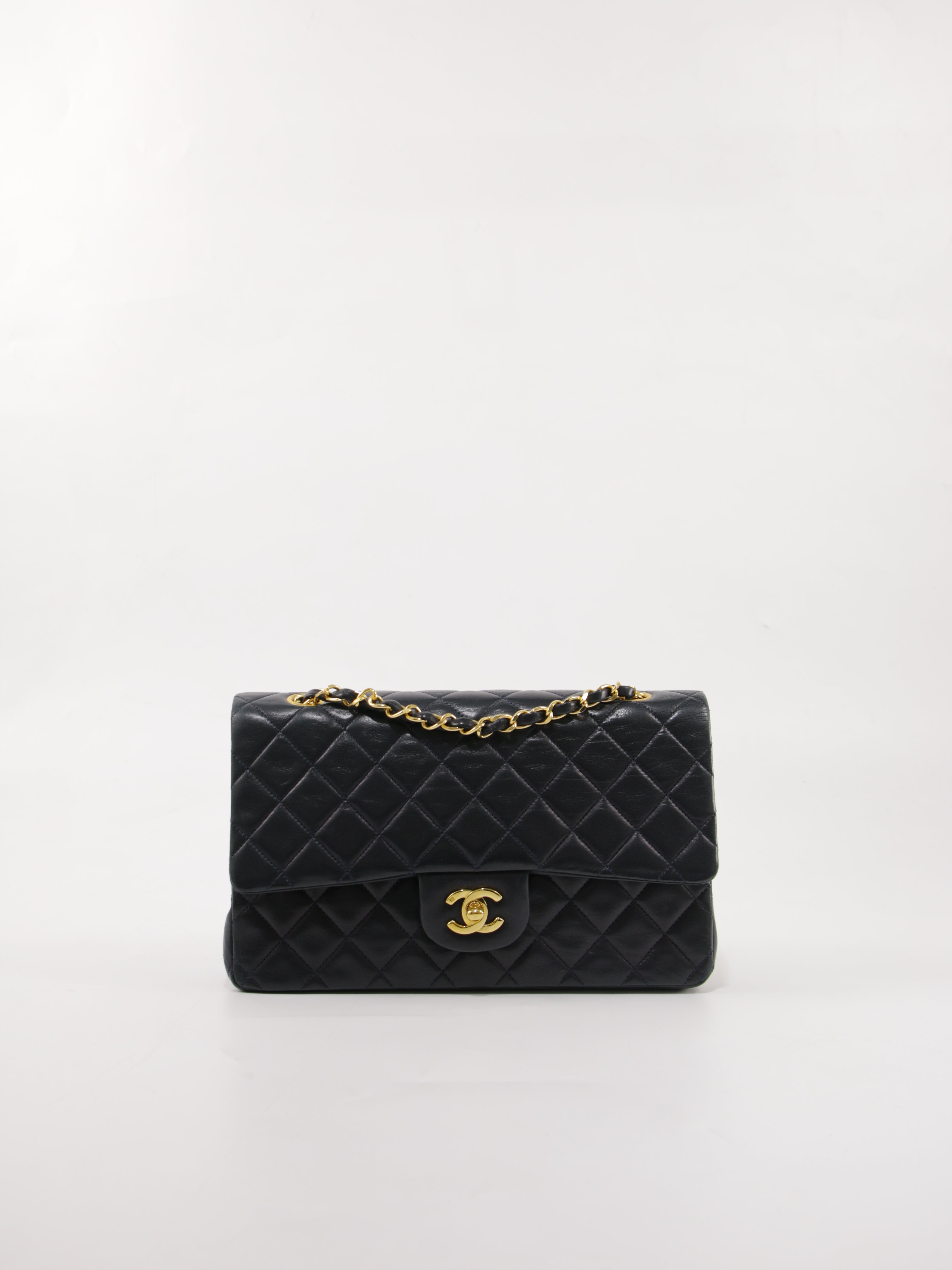 Medium Classic Flap