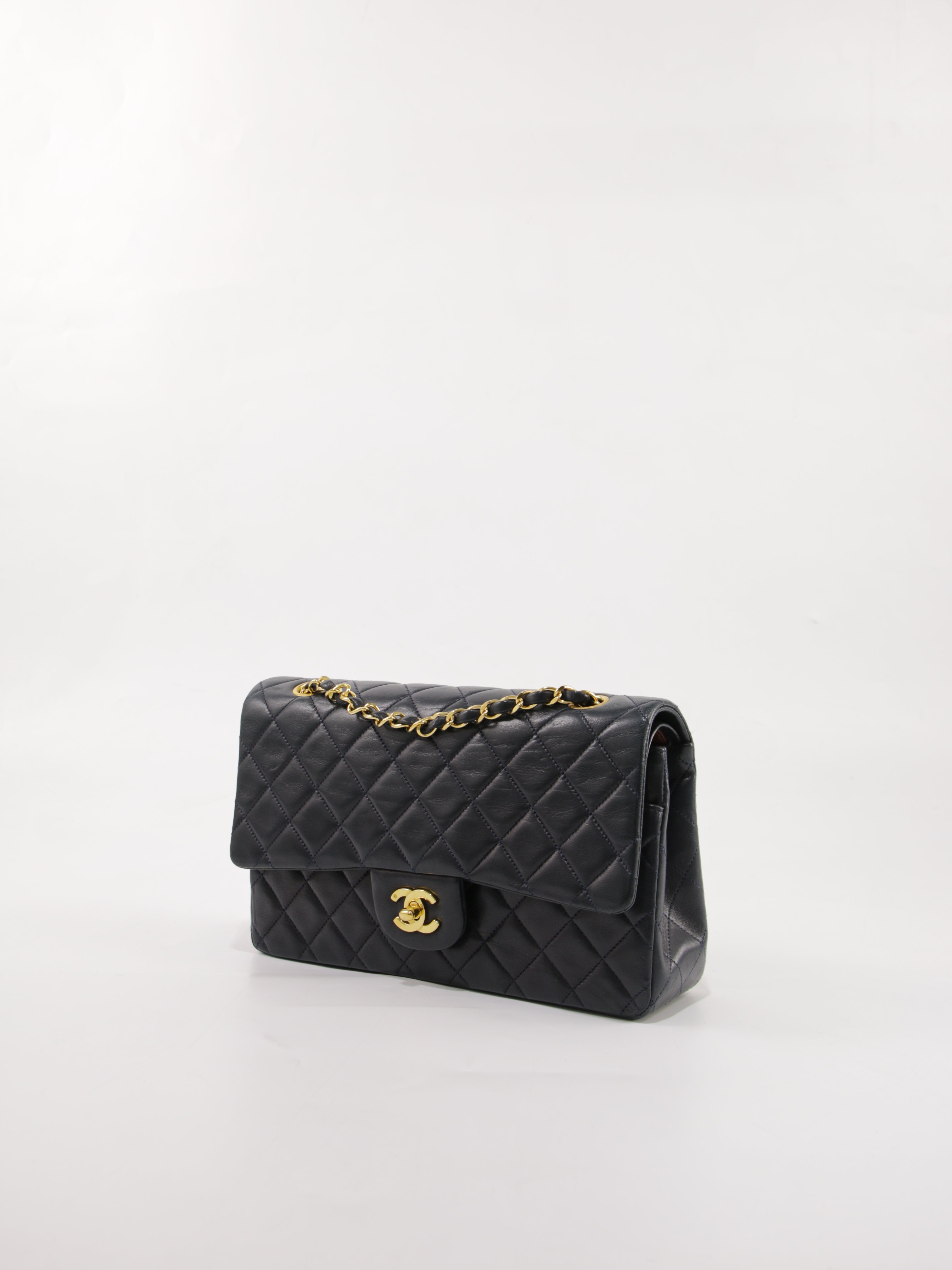 Medium Classic Flap
