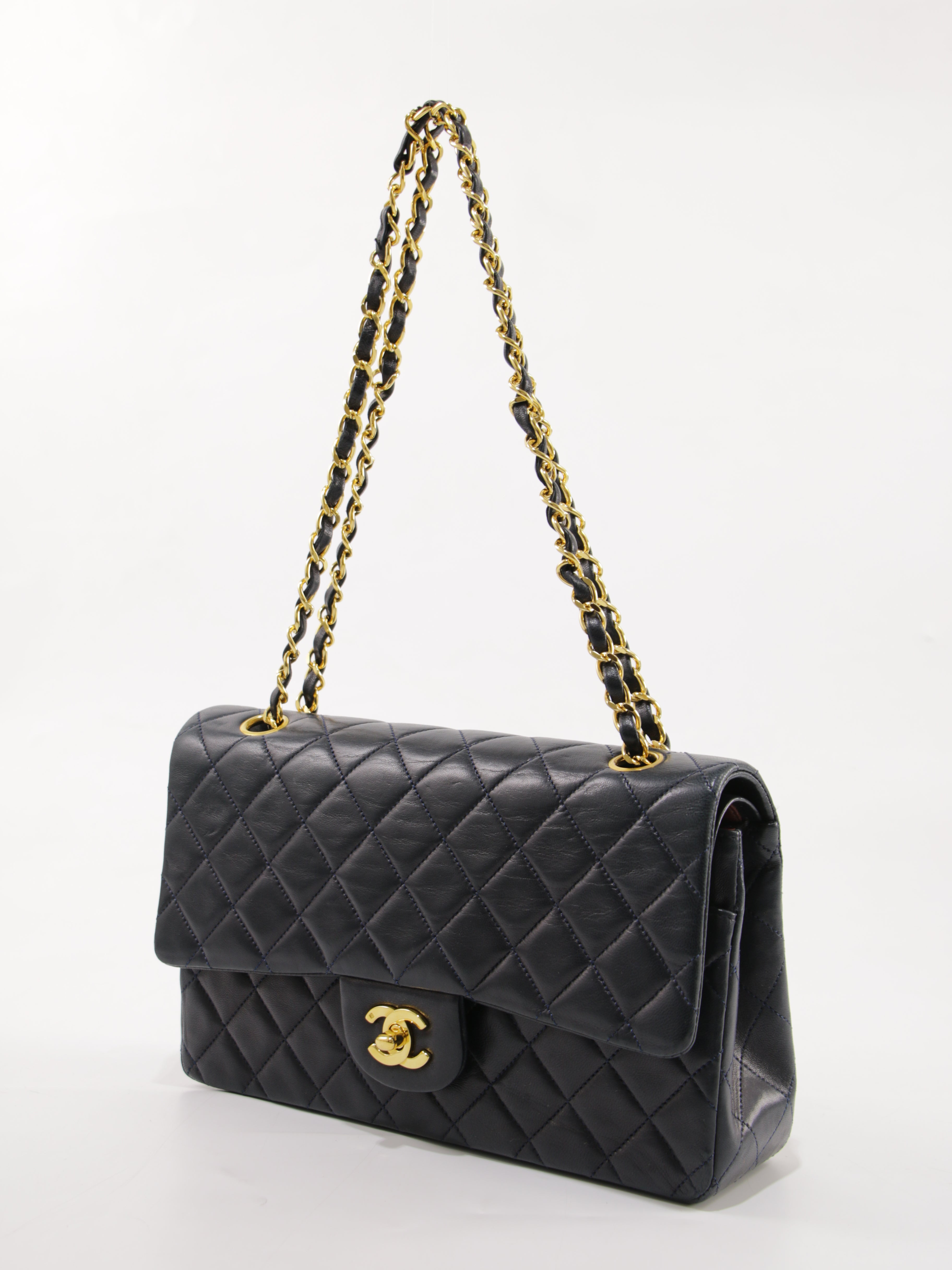 Medium Classic Flap