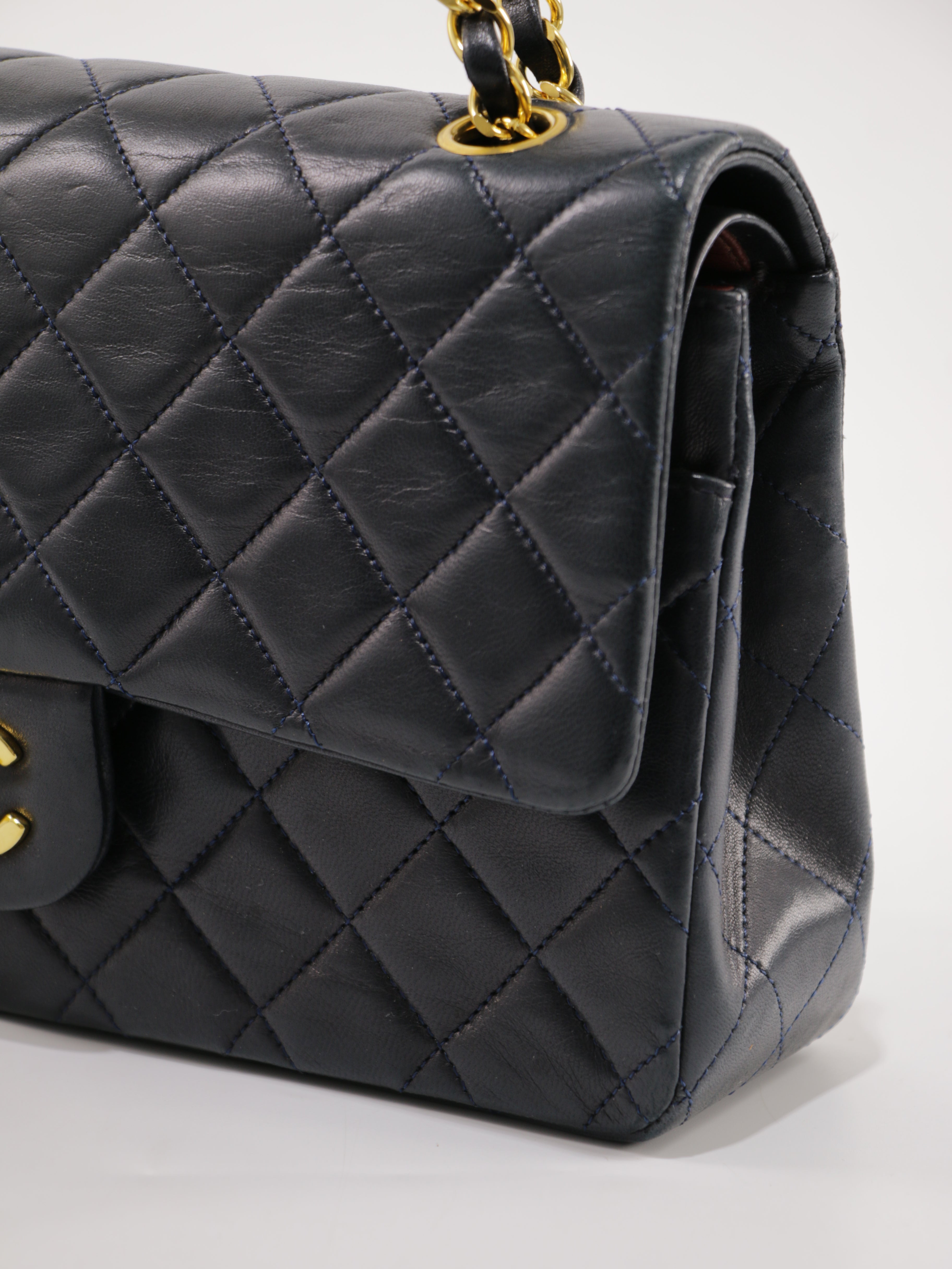 Medium Classic Flap