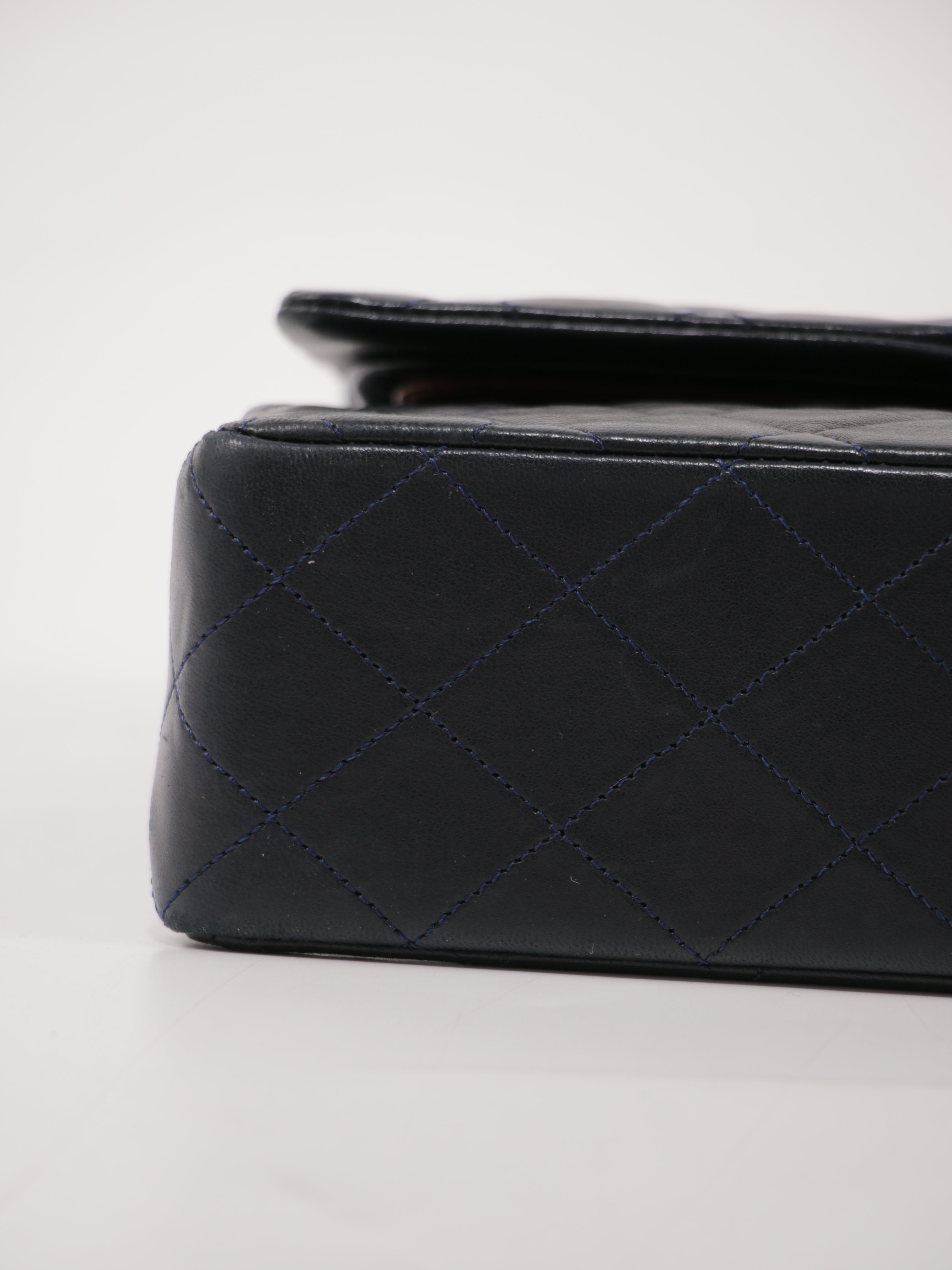 Medium Classic Flap