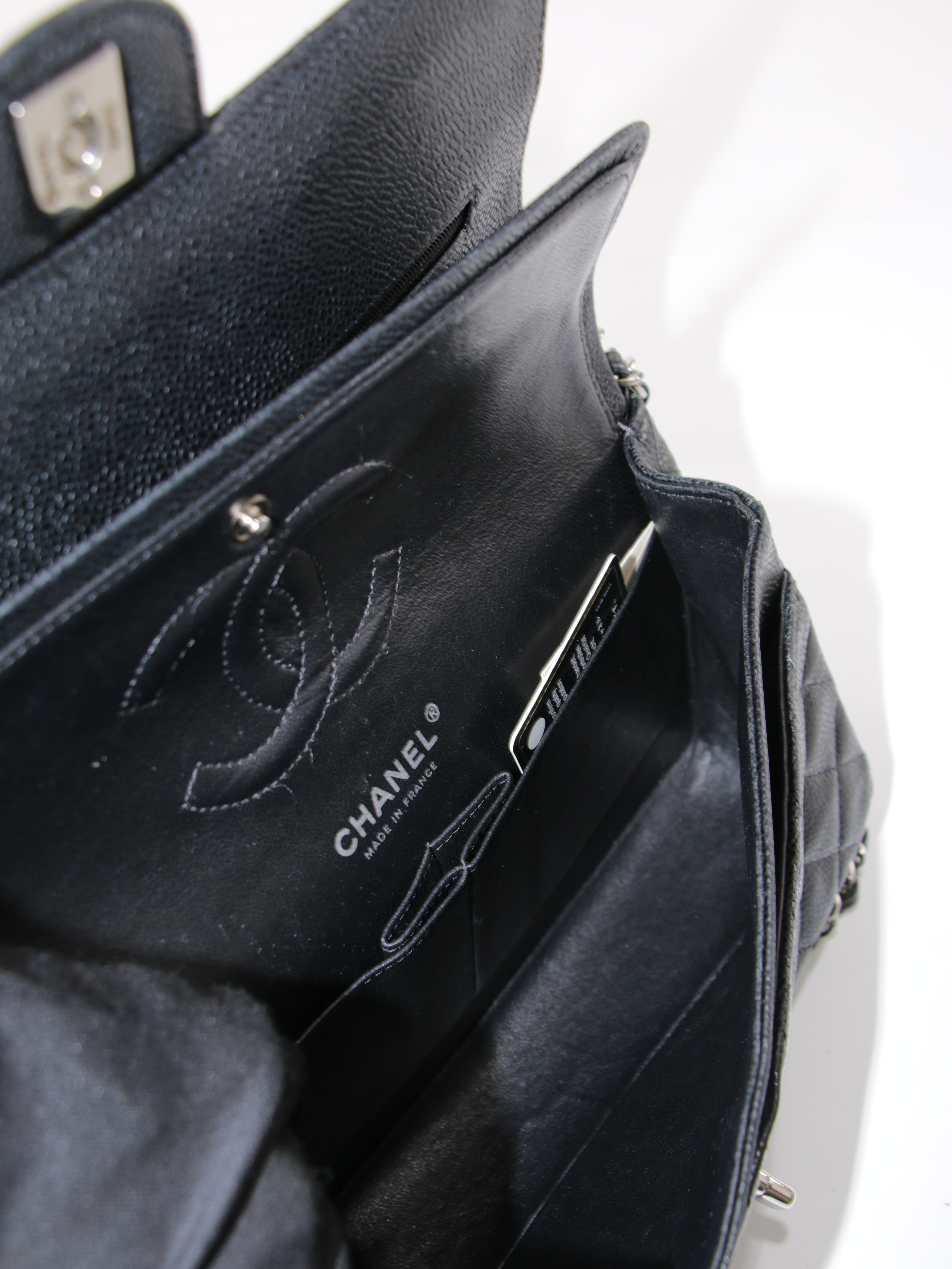 Medium Classic Flap