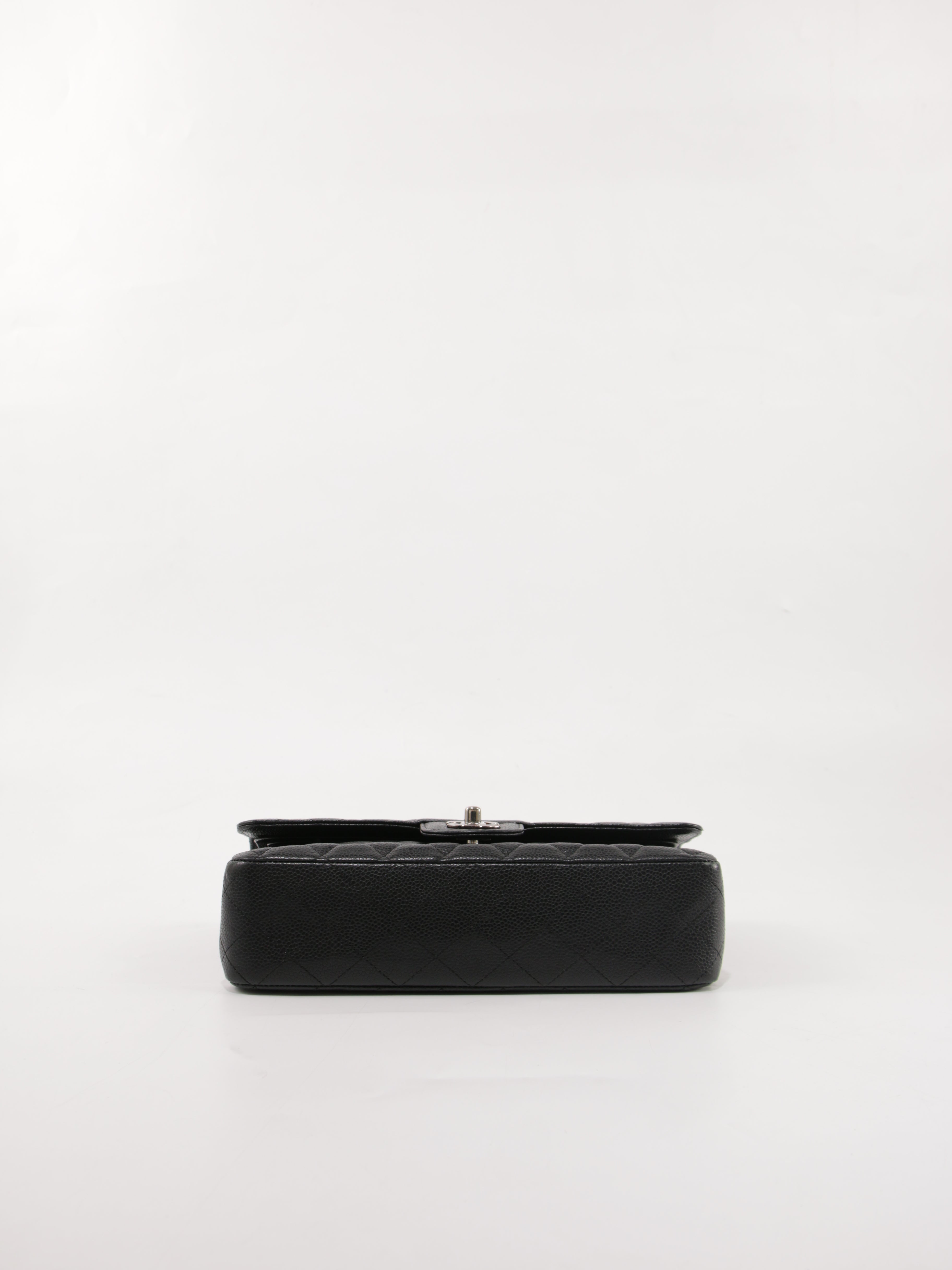Medium Classic Flap