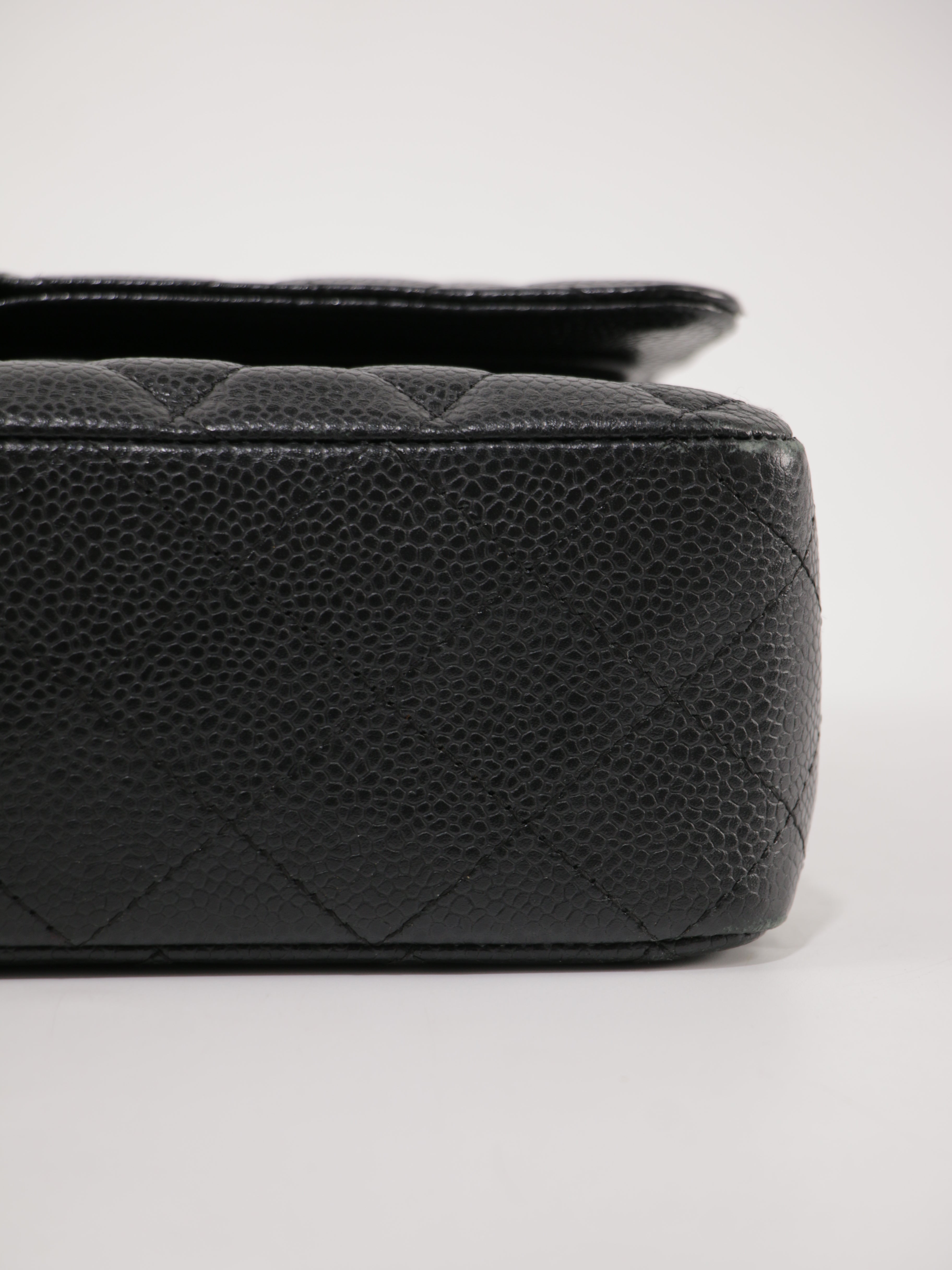 Medium Classic Flap