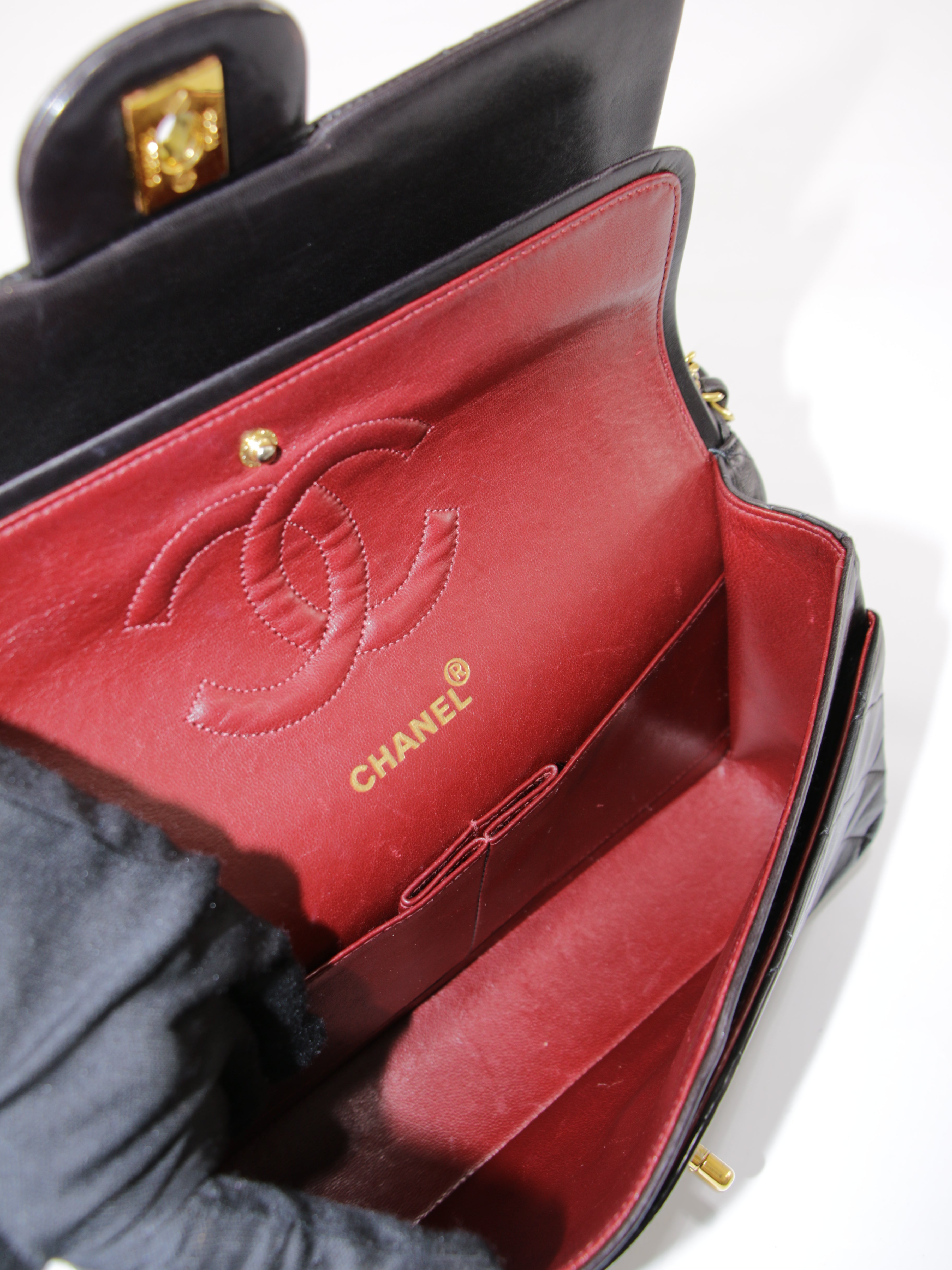 Medium Classic Flap