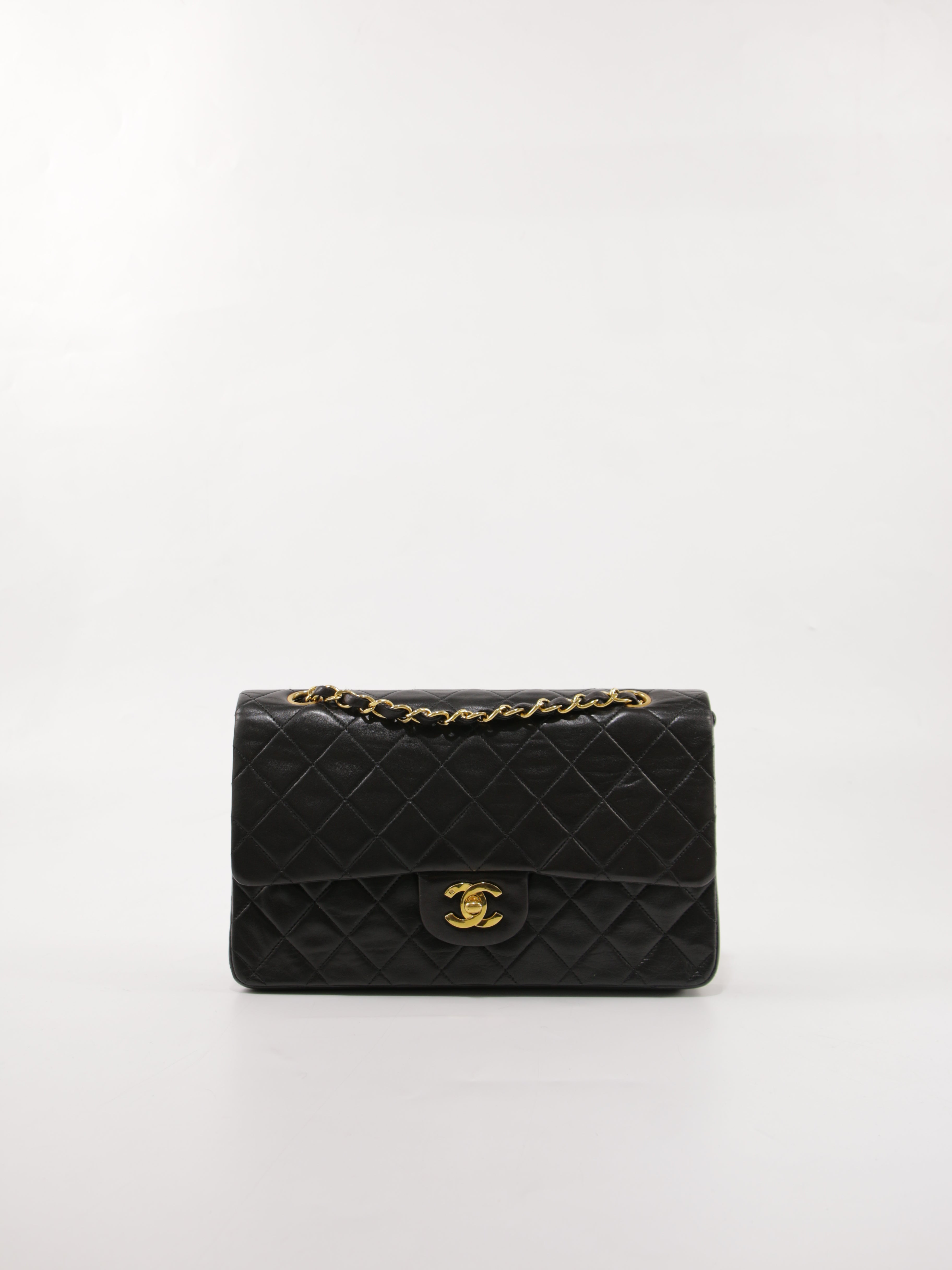 Medium Classic Flap