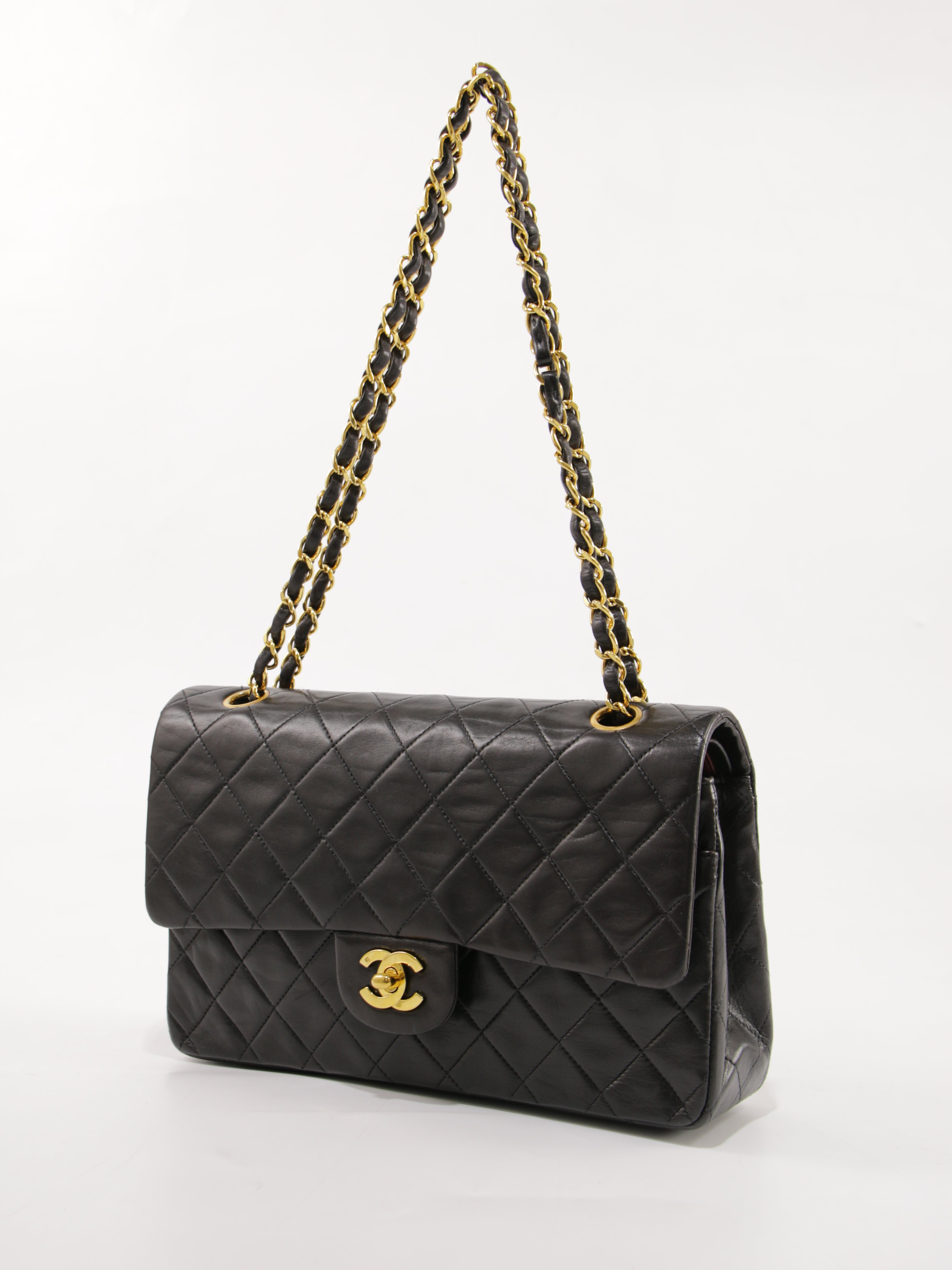 Medium Classic Flap
