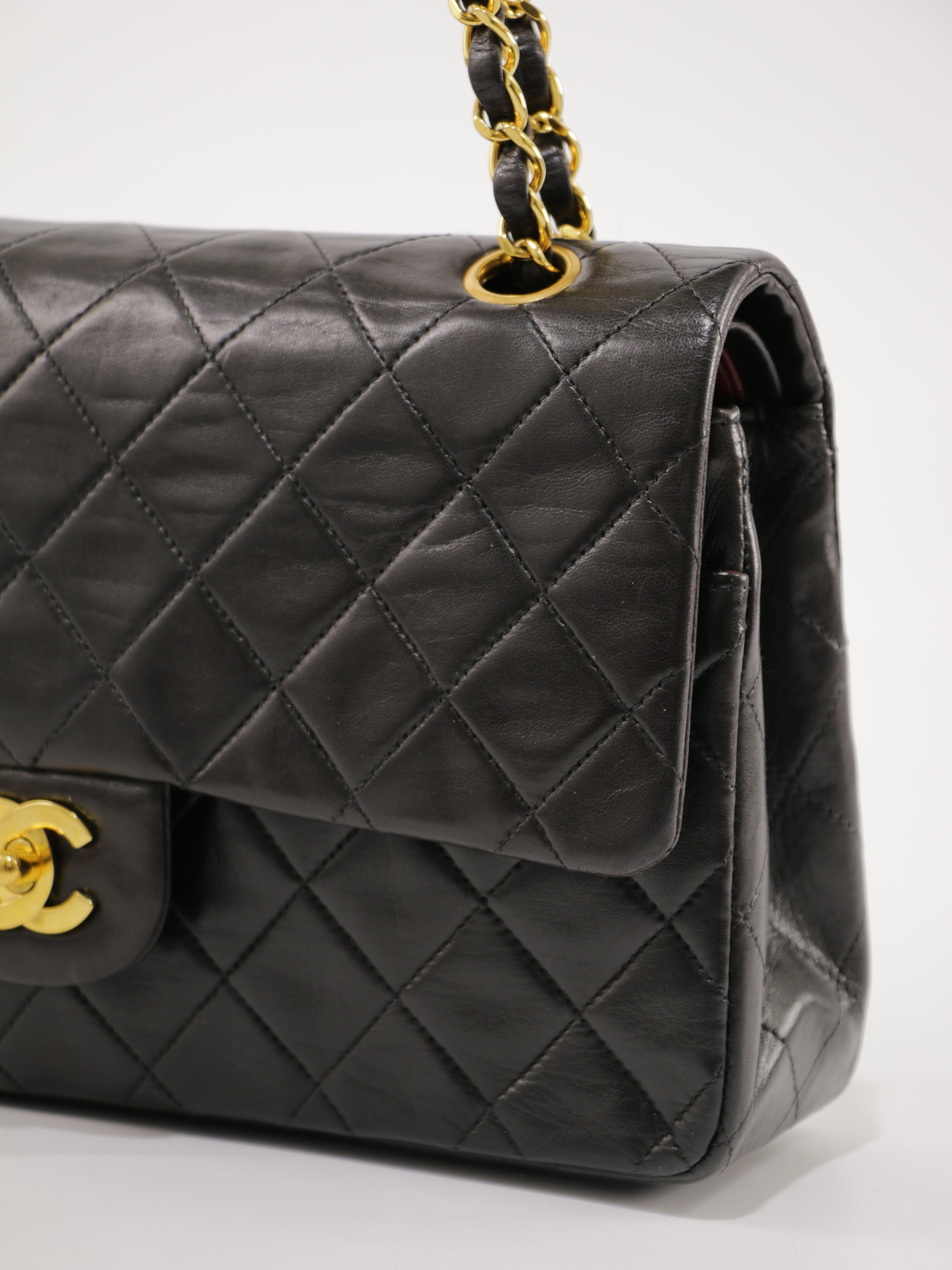 Medium Classic Flap
