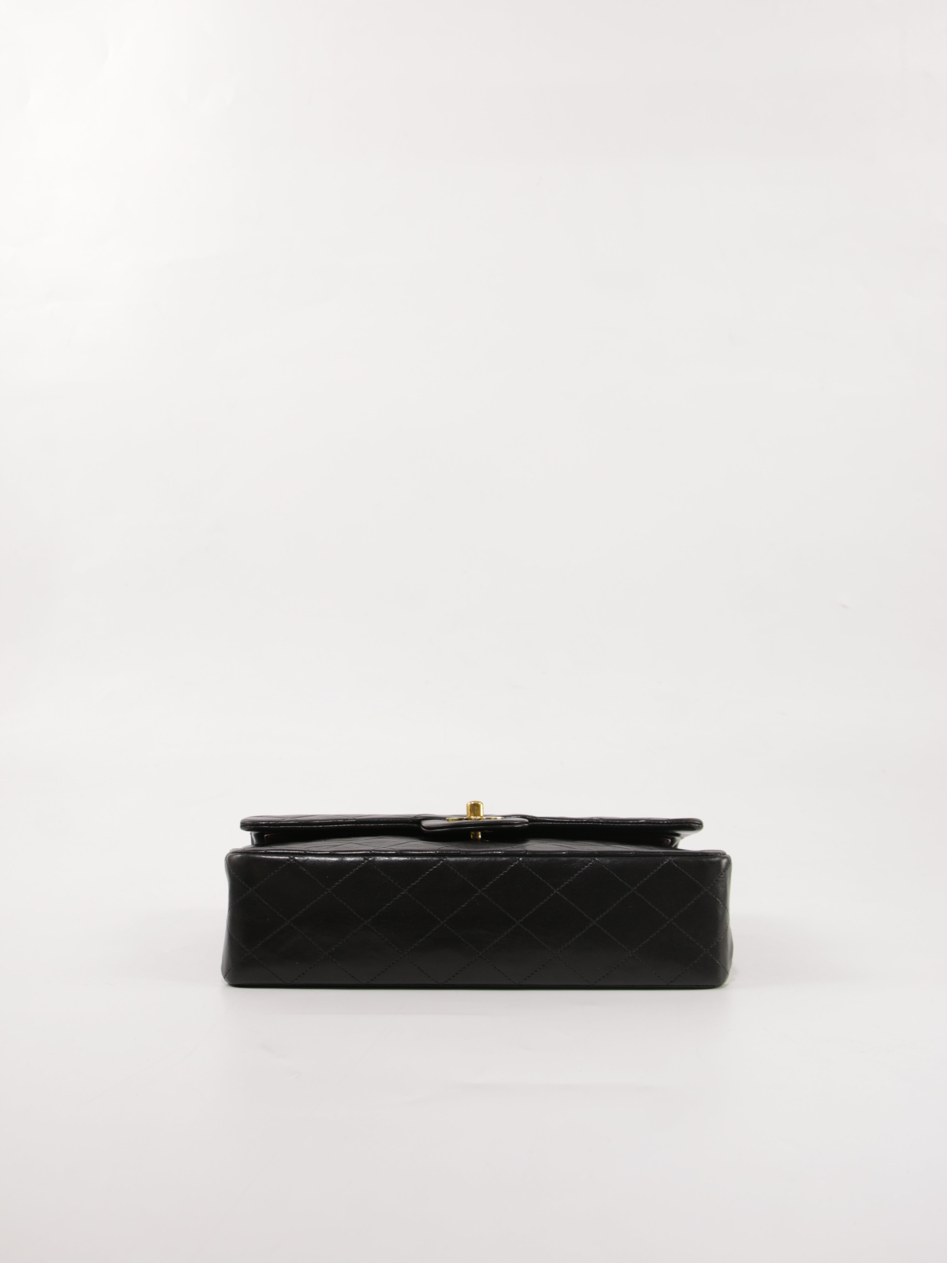 Medium Classic Flap