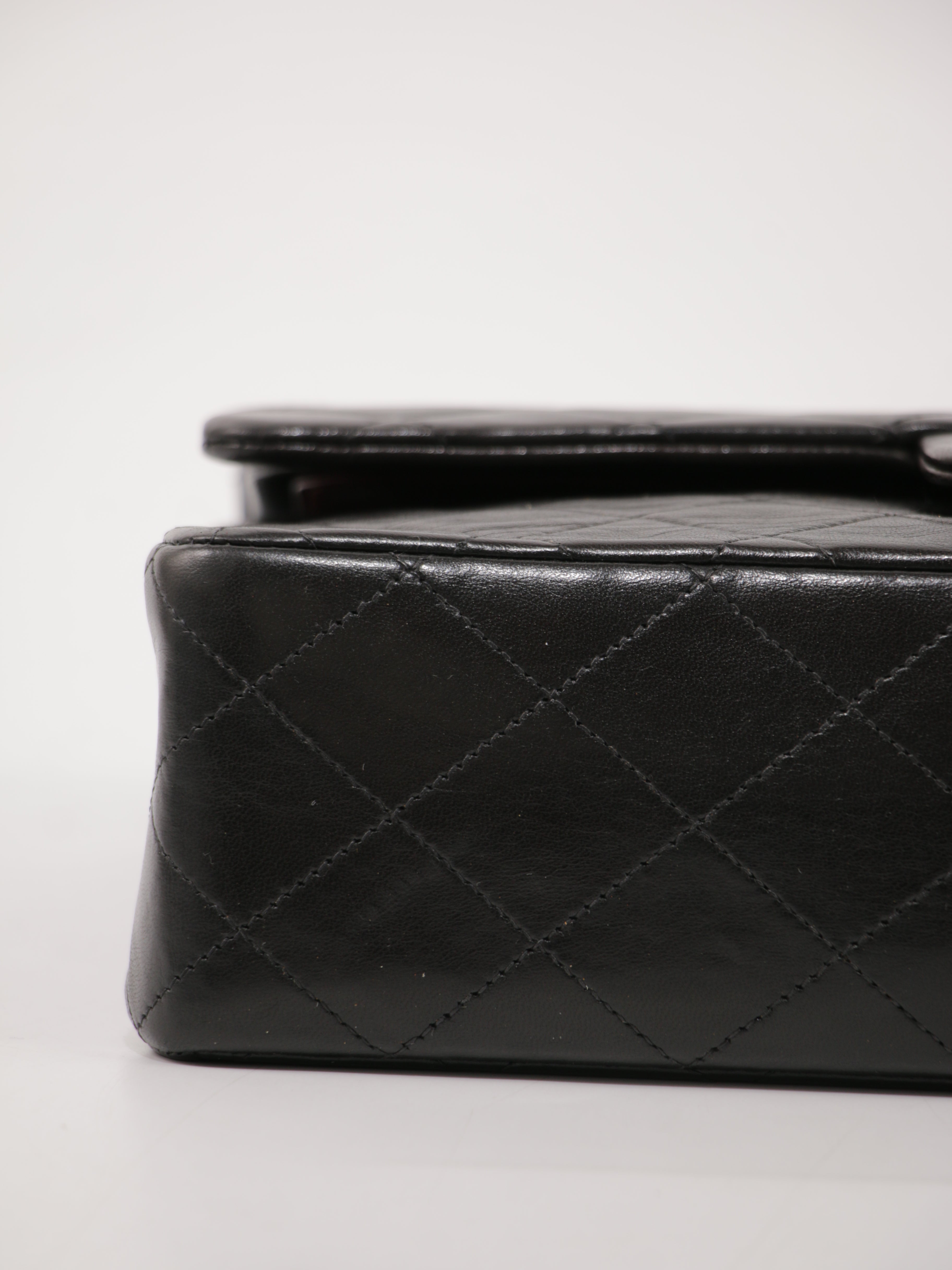 Medium Classic Flap