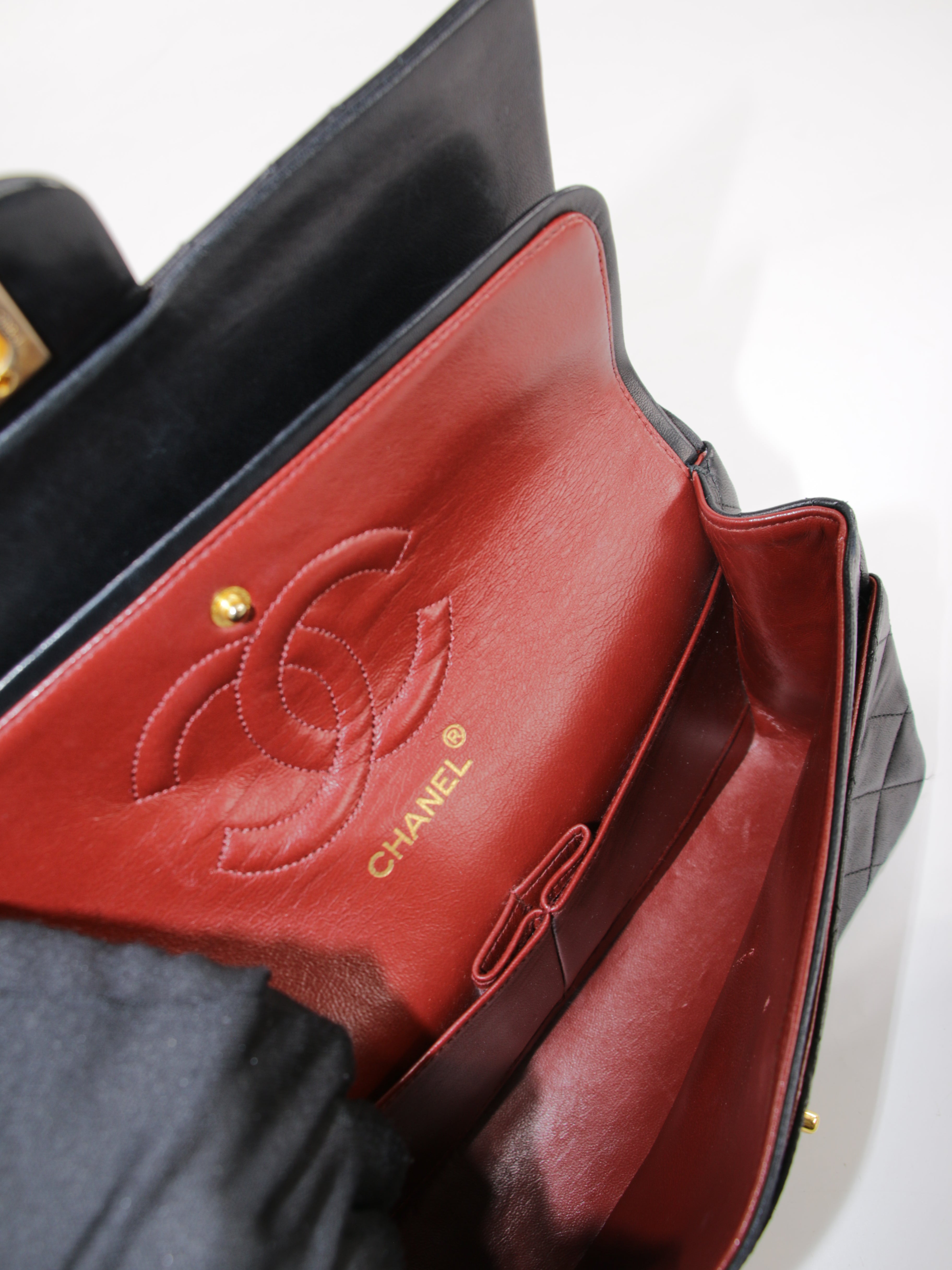 Medium Classic Flap