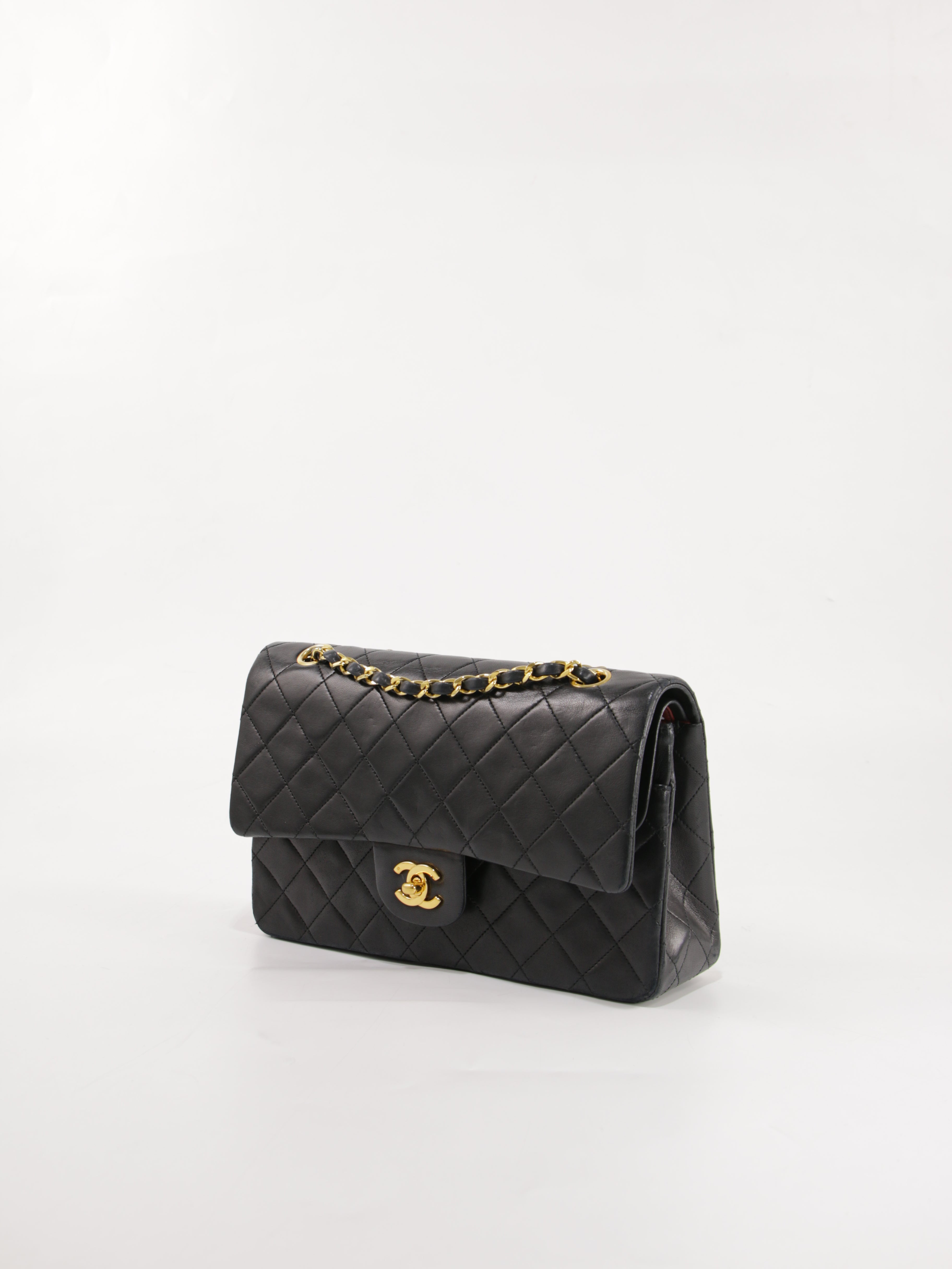 Medium Classic Flap