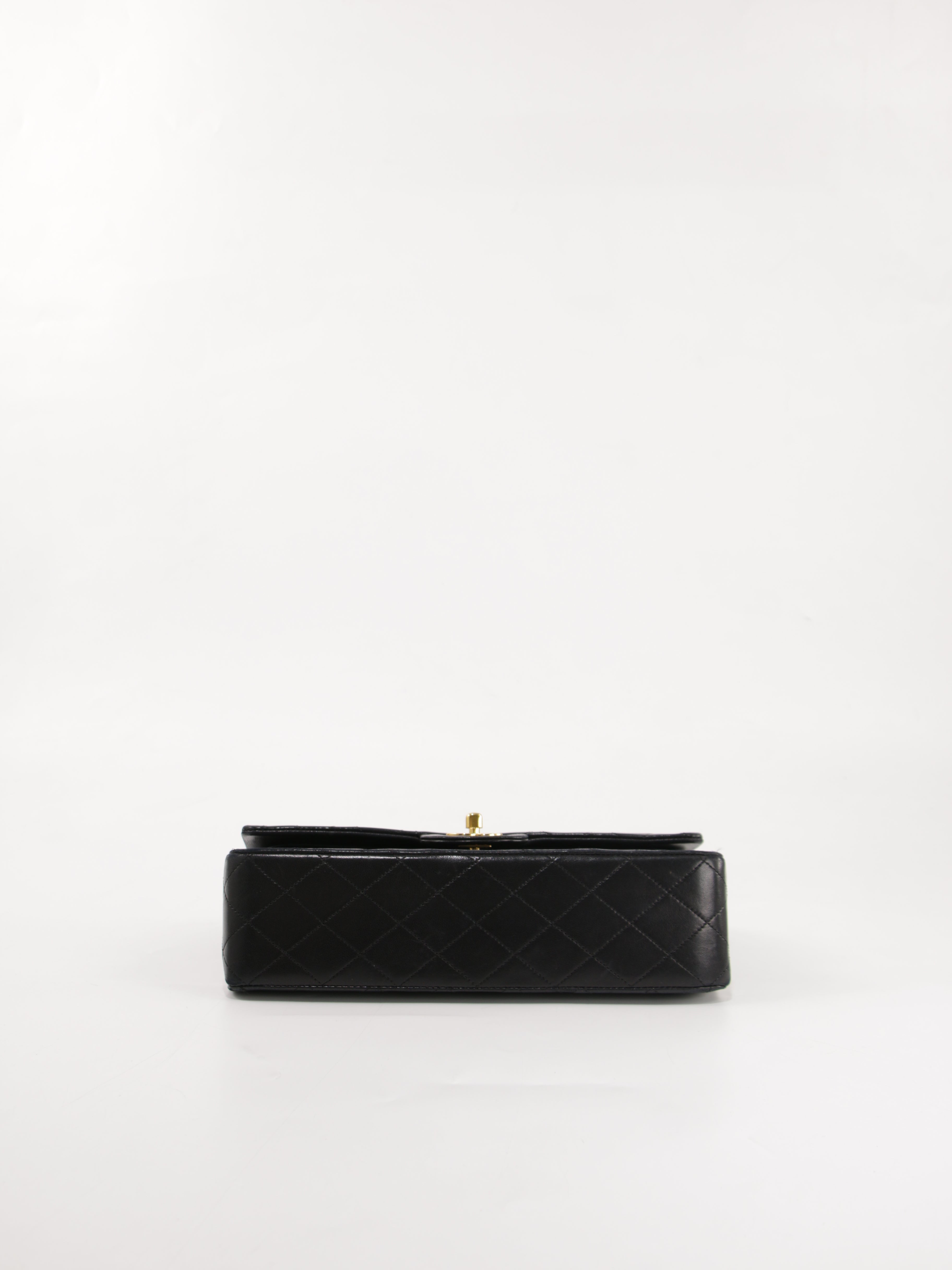 Medium Classic Flap