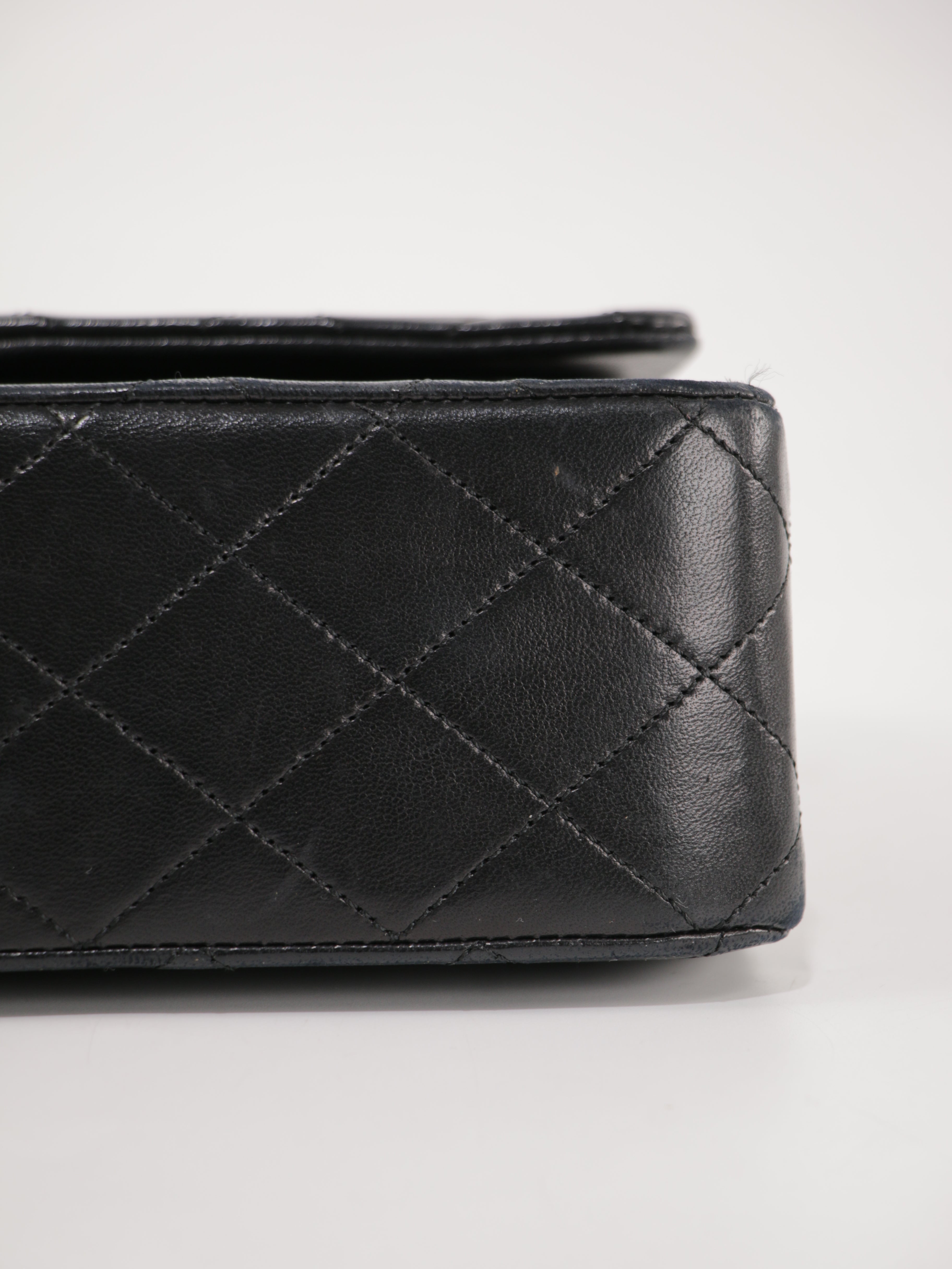 Medium Classic Flap