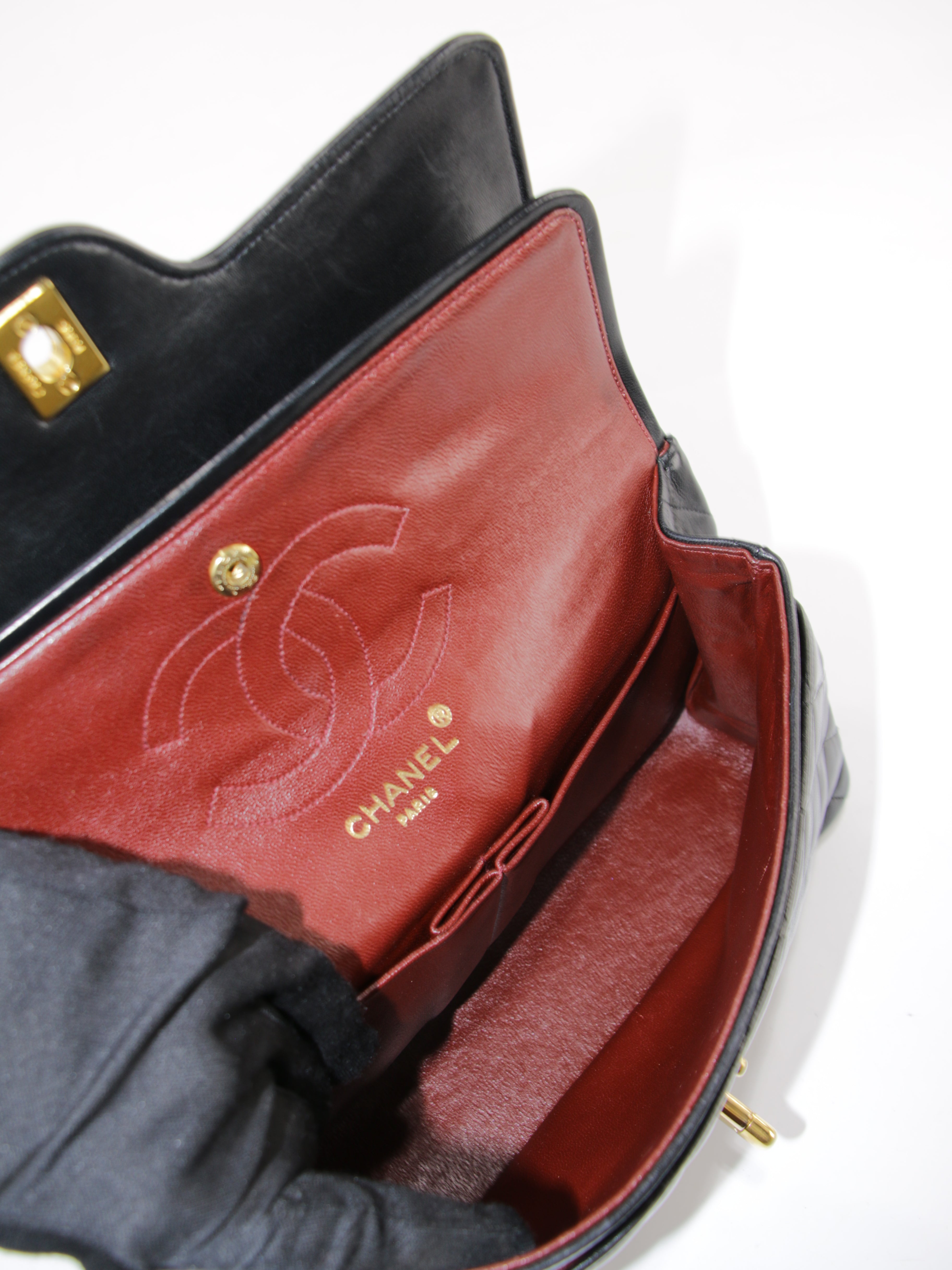 Medium Classic Flap