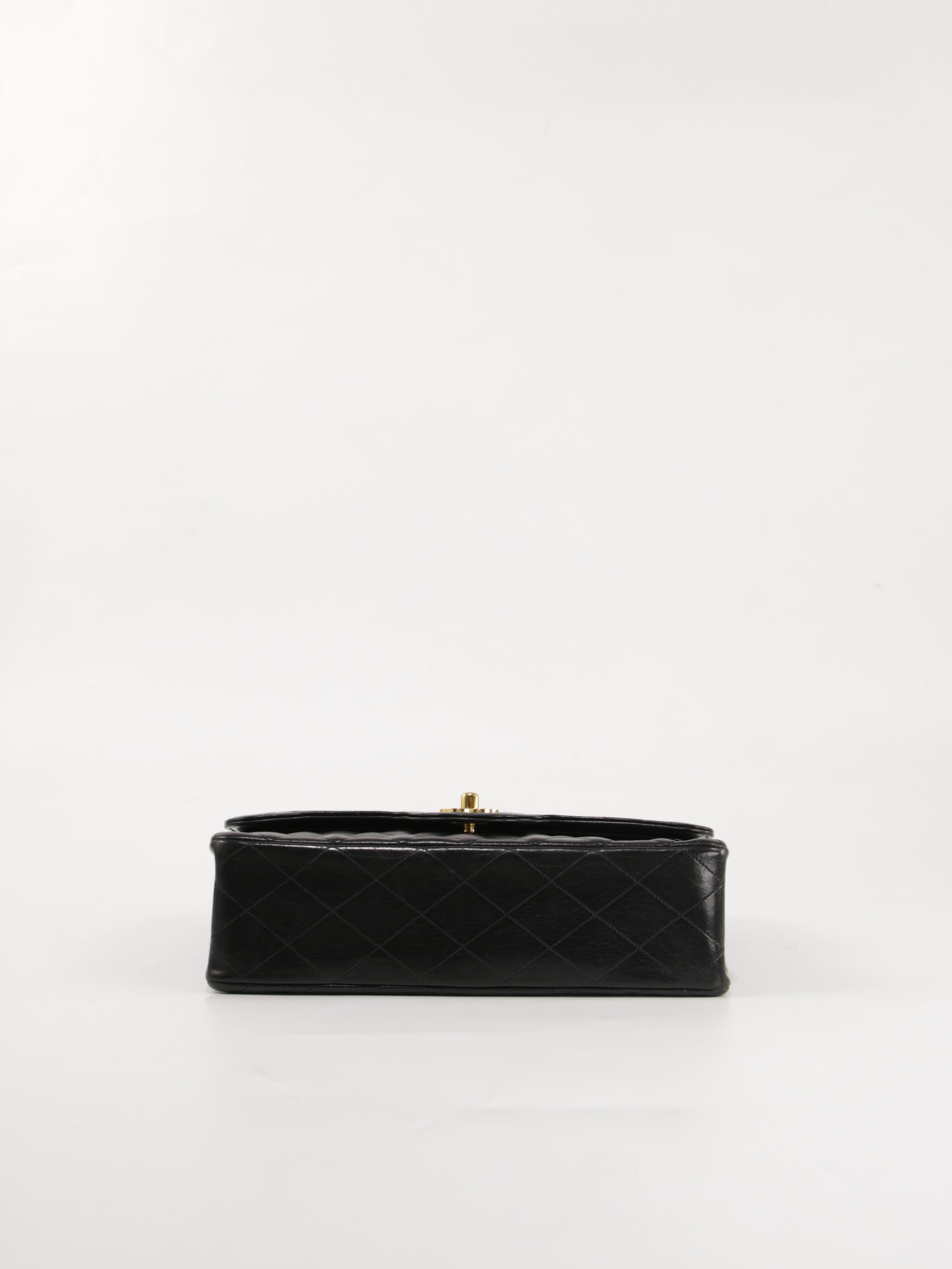 Medium Classic Flap