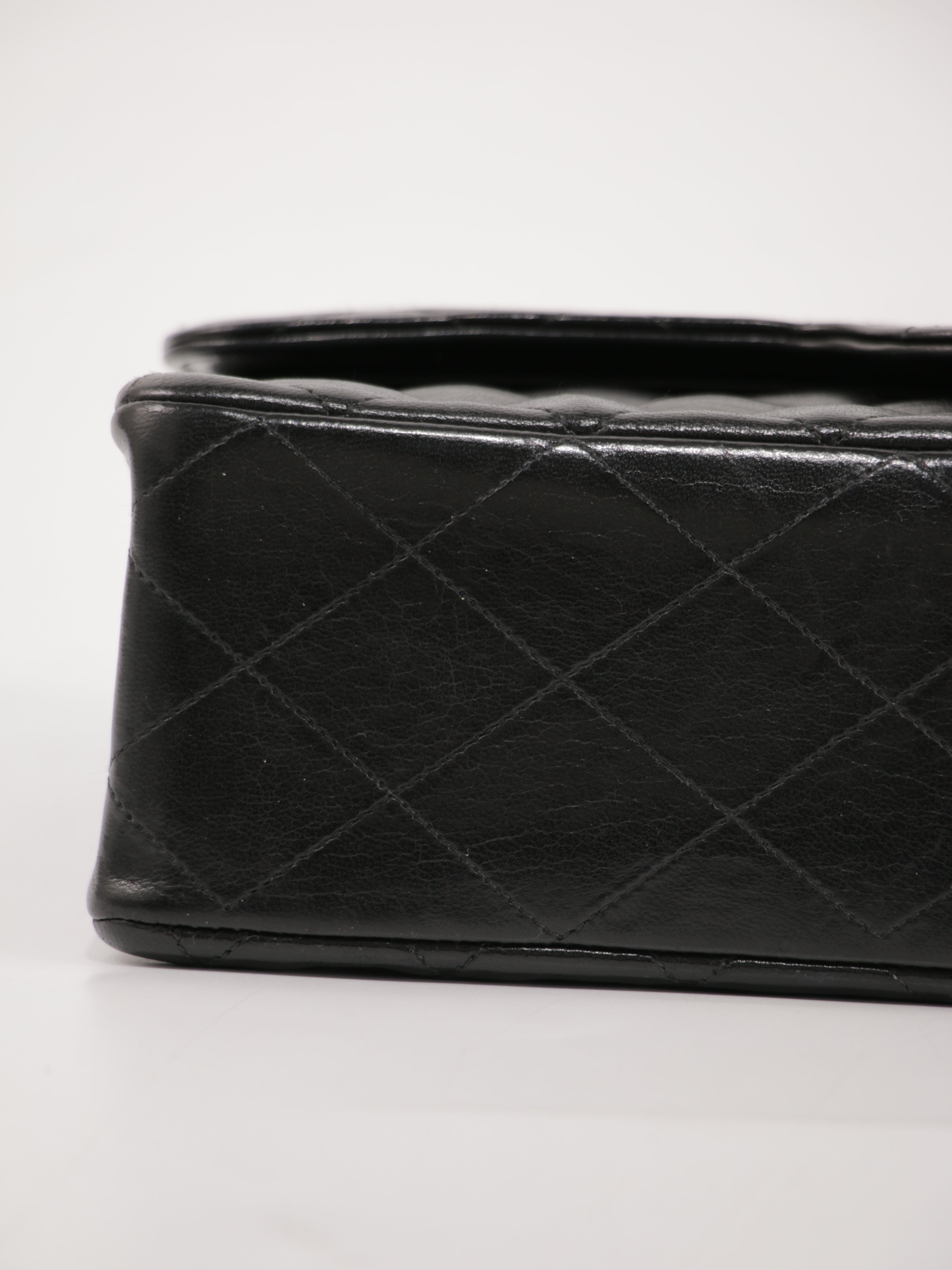 Medium Classic Flap