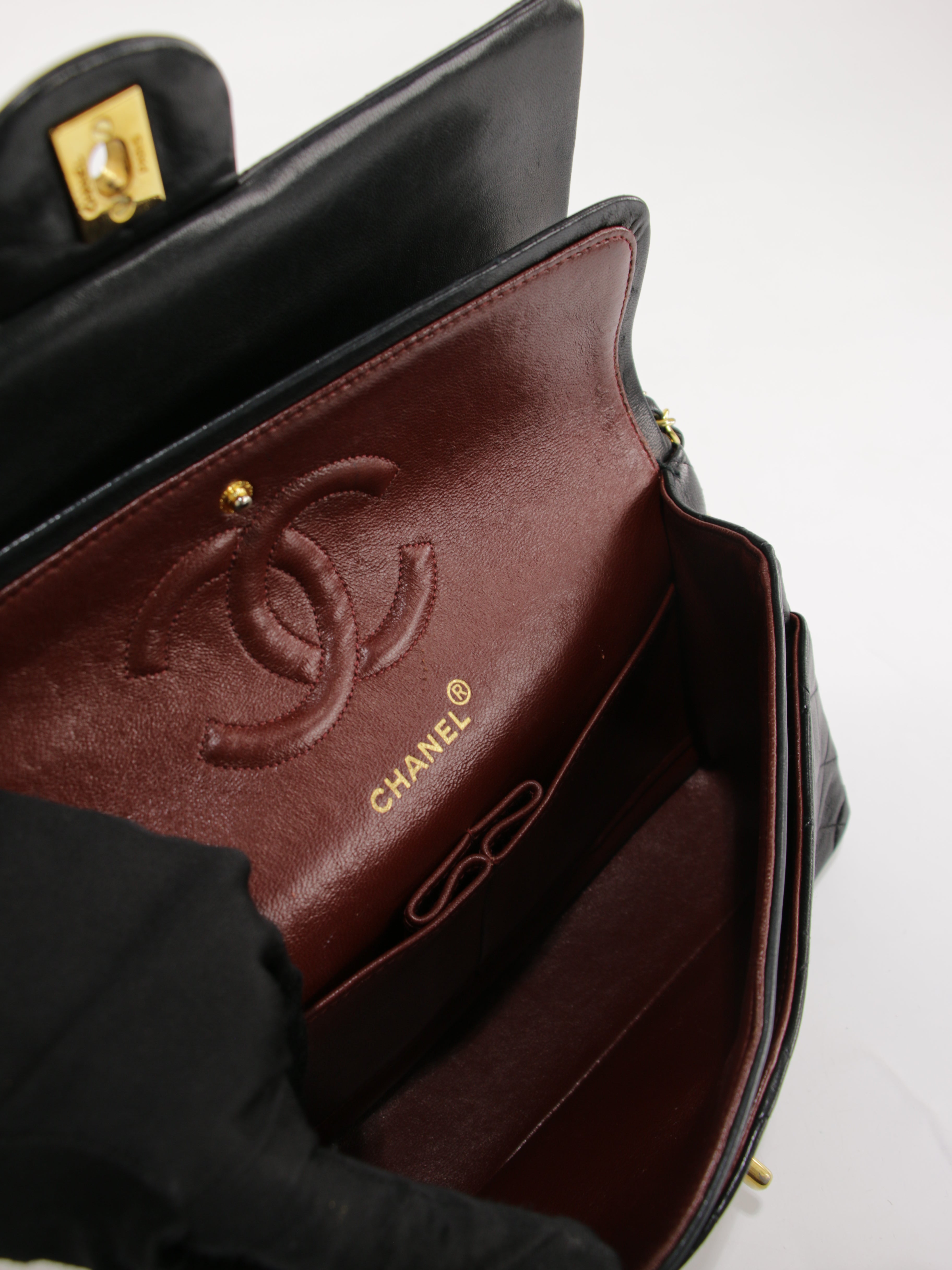 Medium Classic Flap