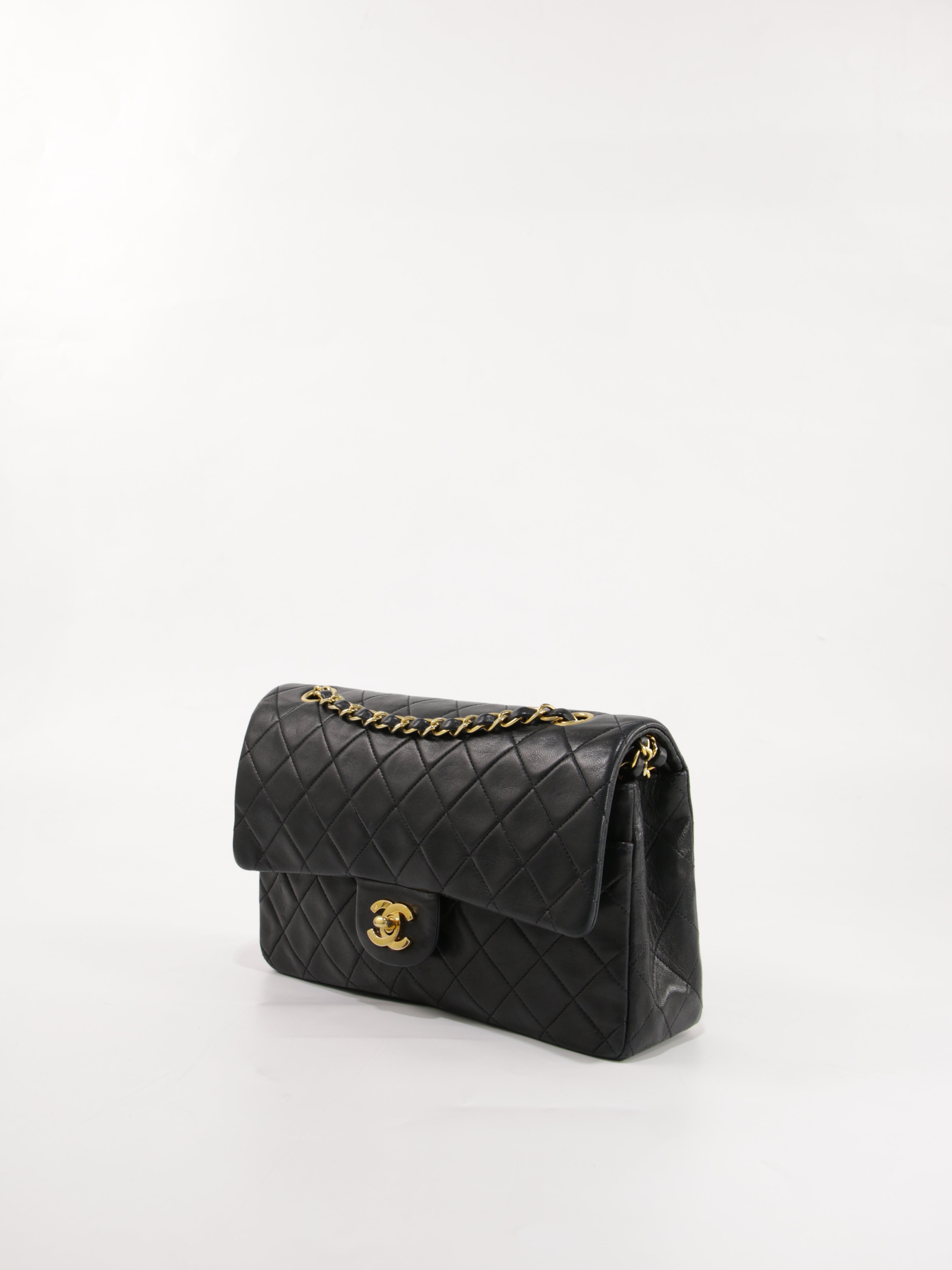 Medium Classic Flap