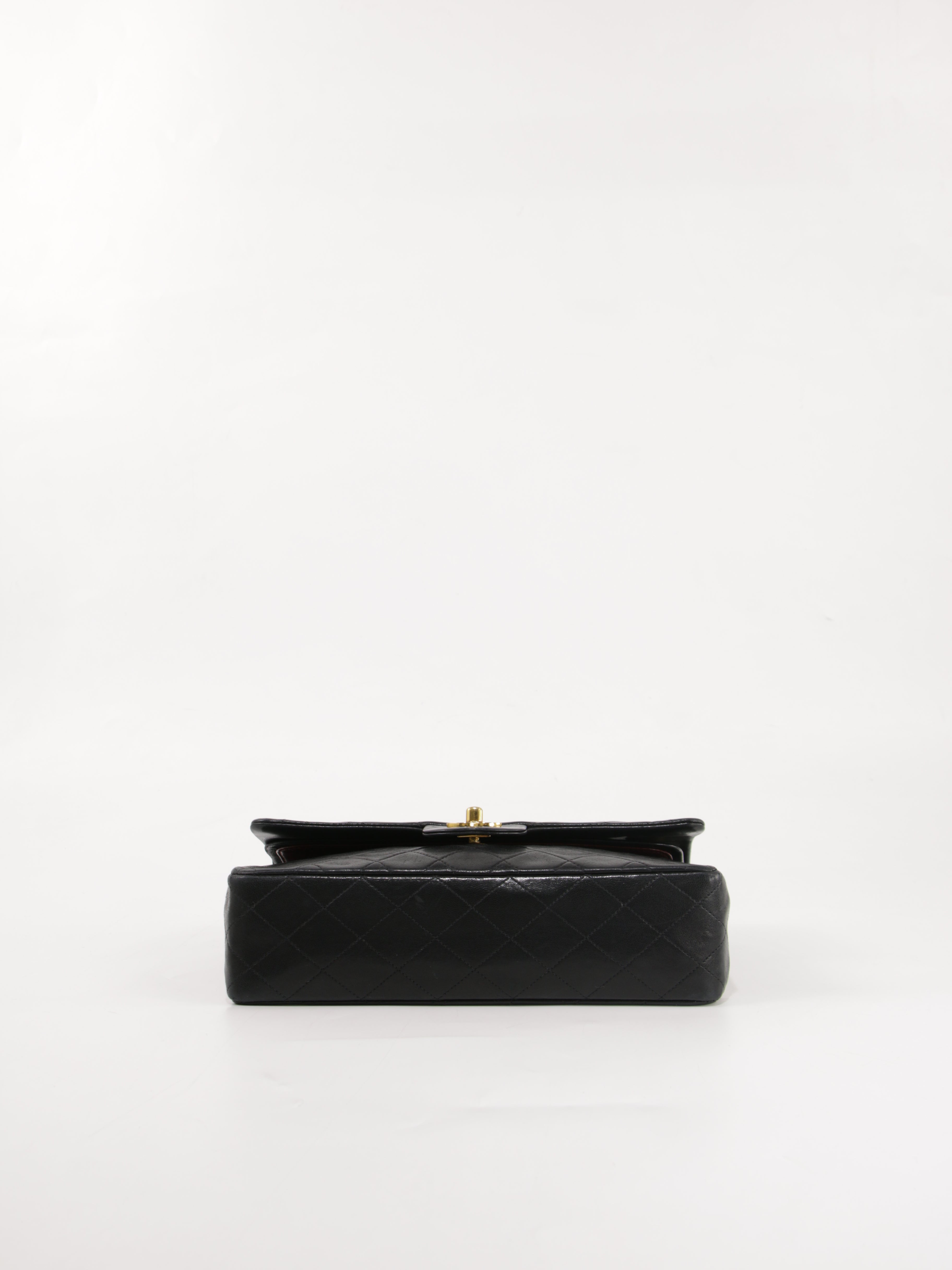 Medium Classic Flap