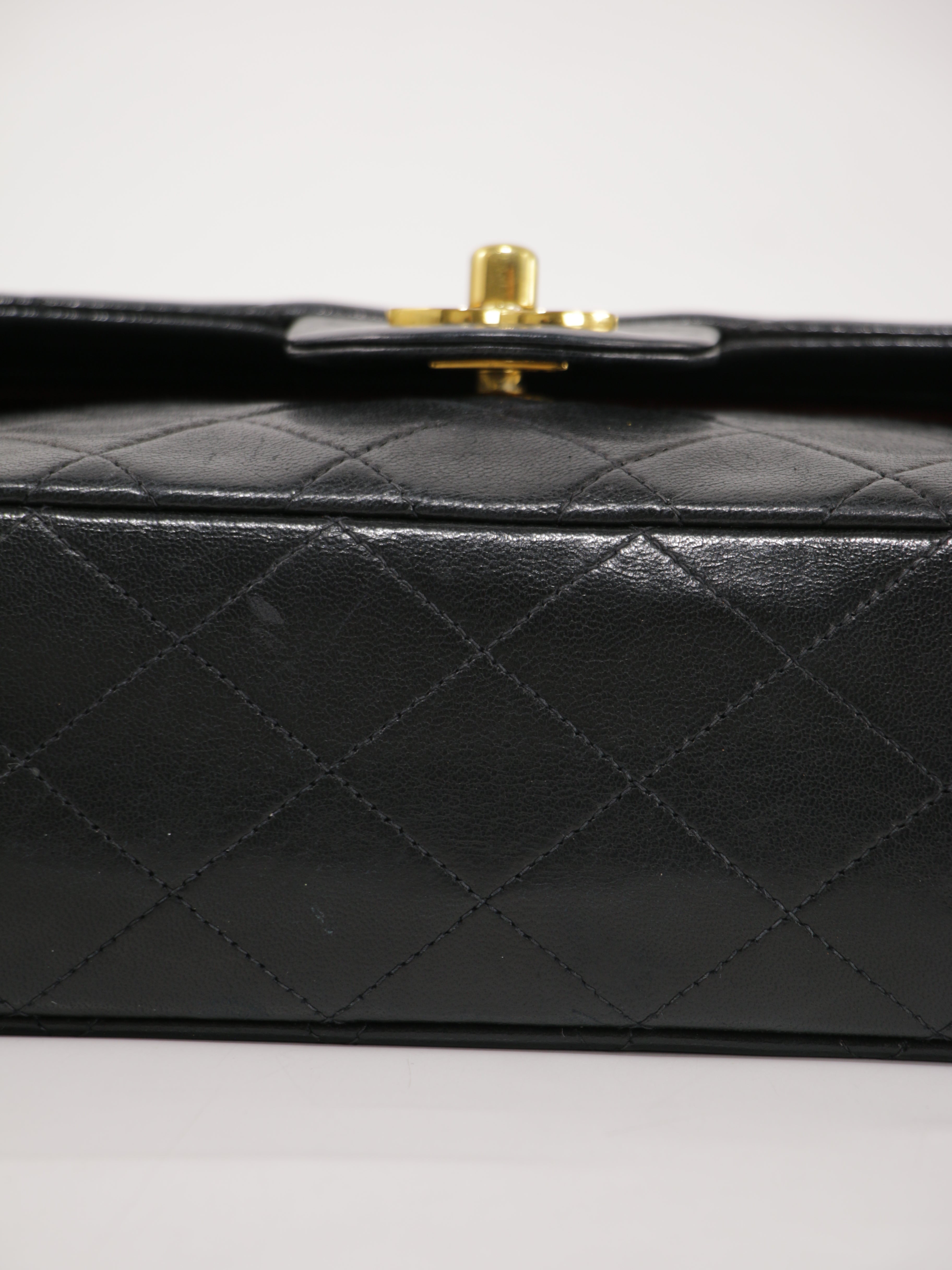 Medium Classic Flap