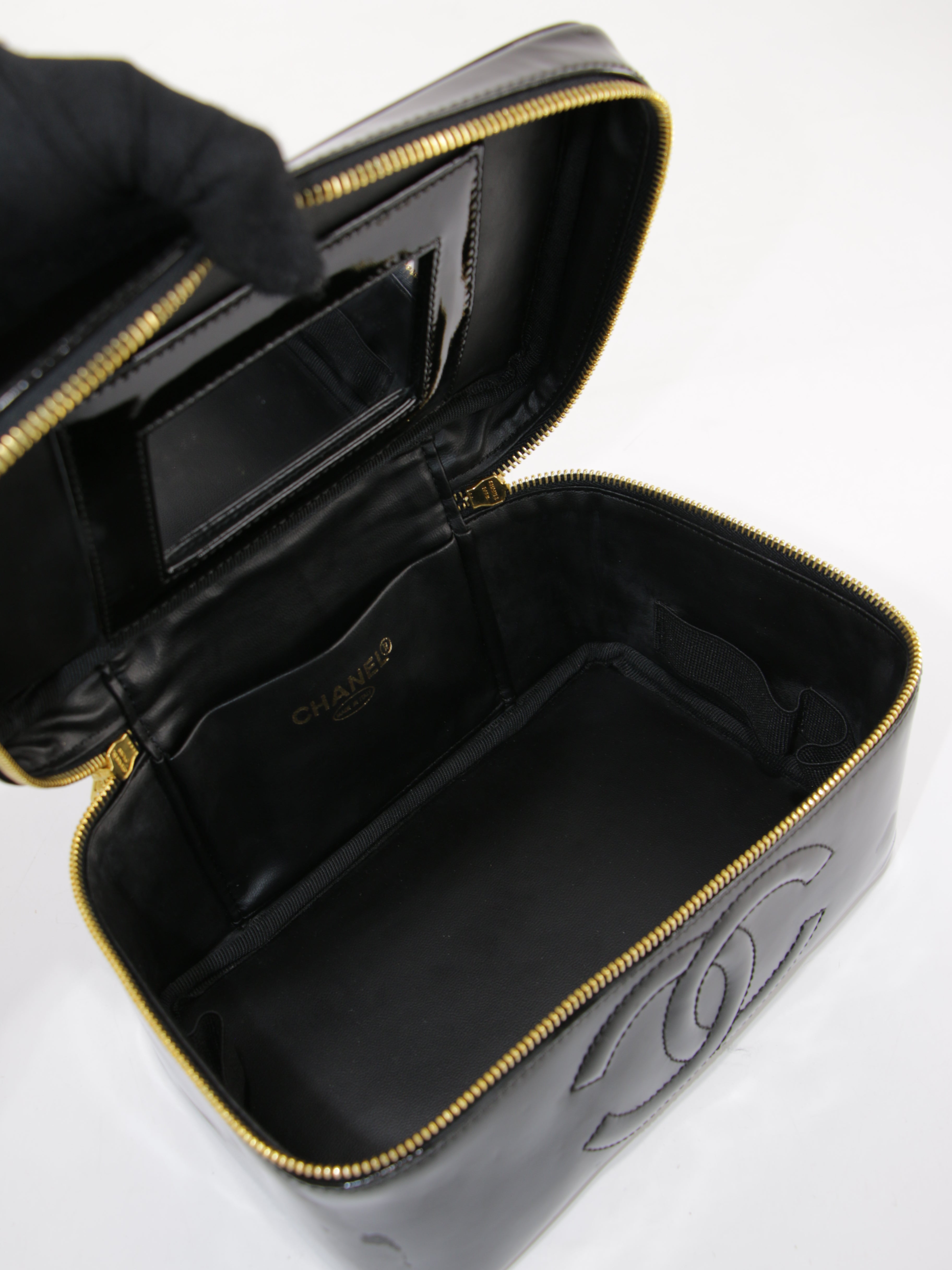 Cosmetic pouch