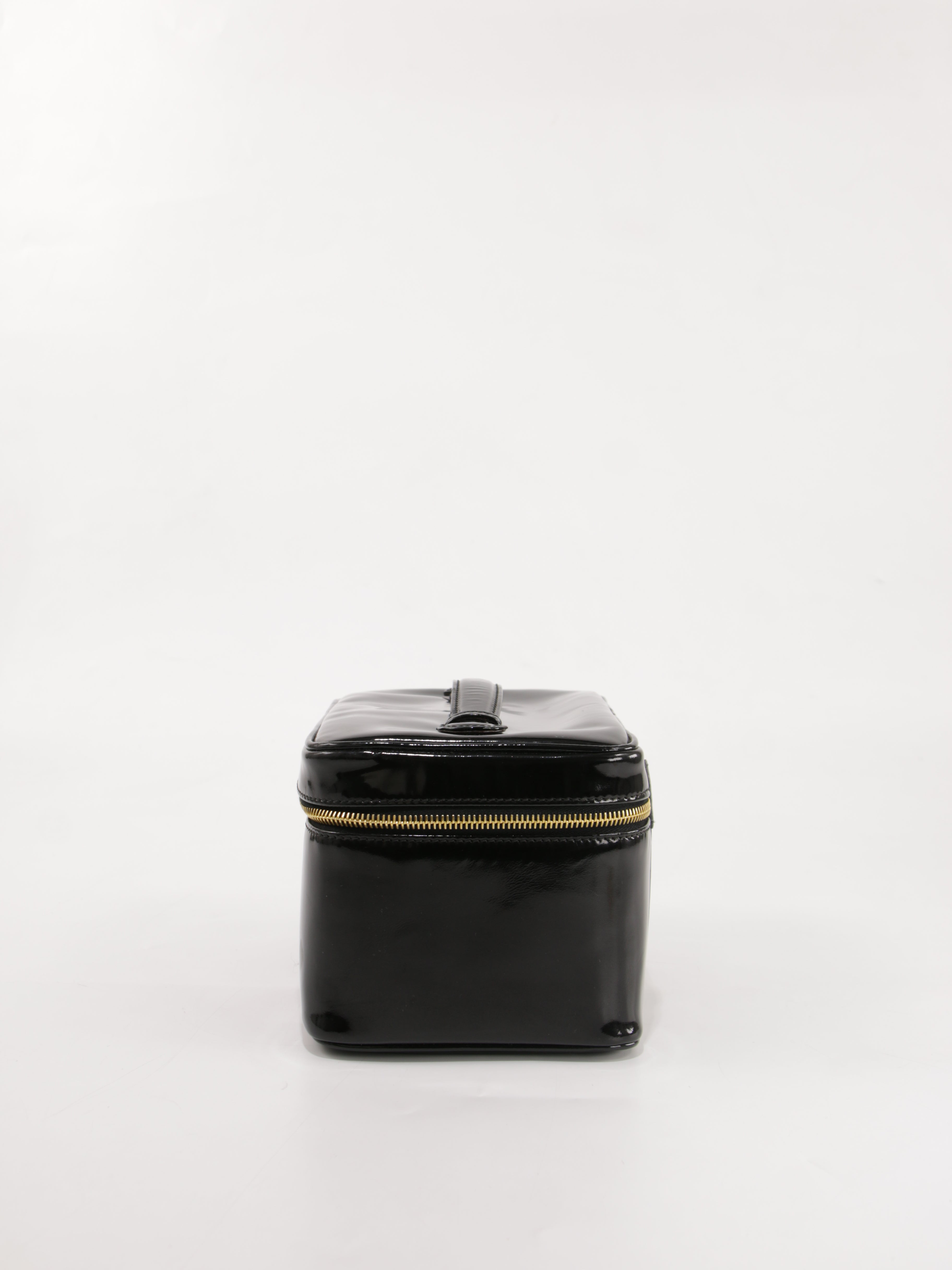 Cosmetic pouch