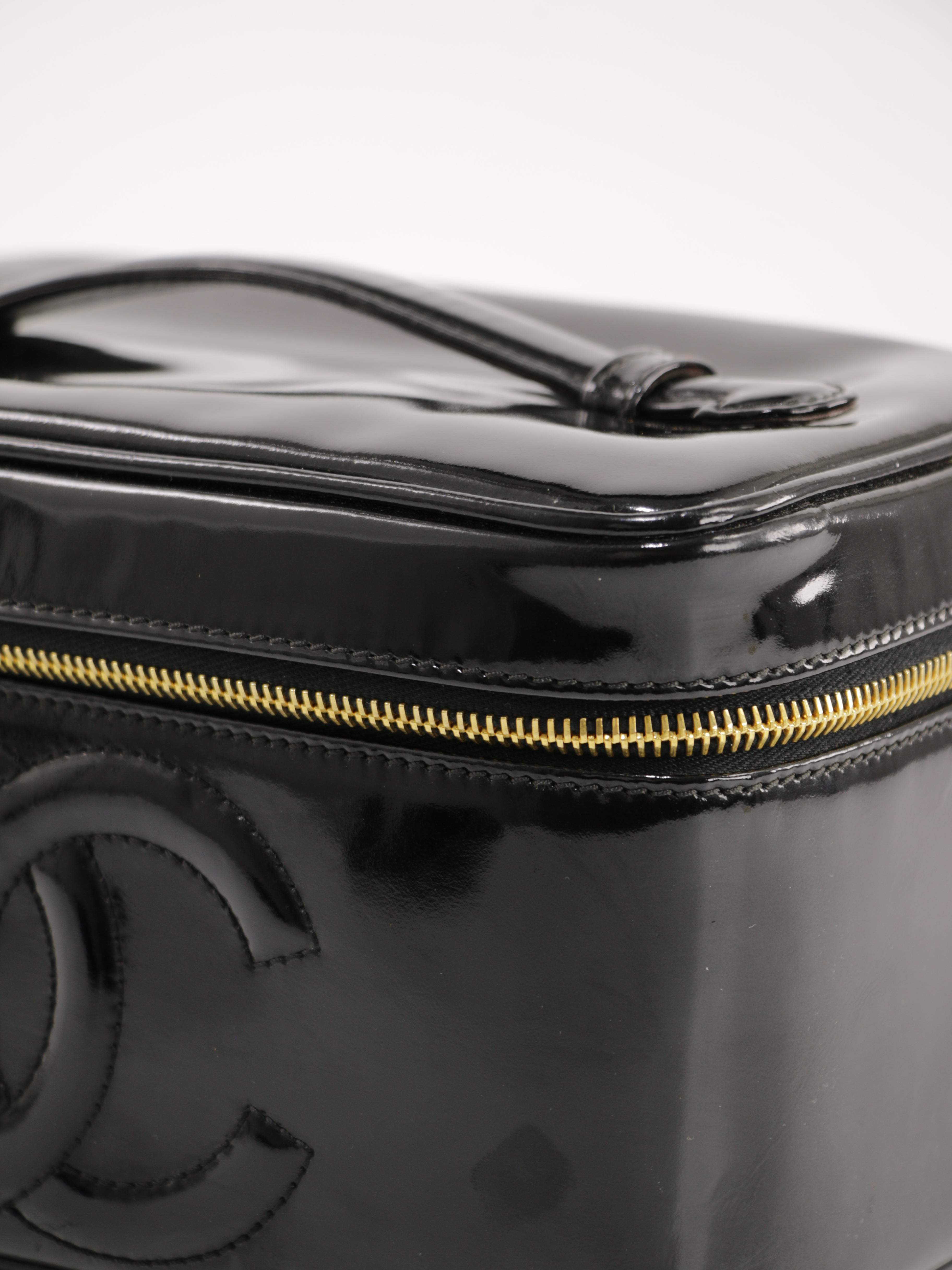 Cosmetic pouch