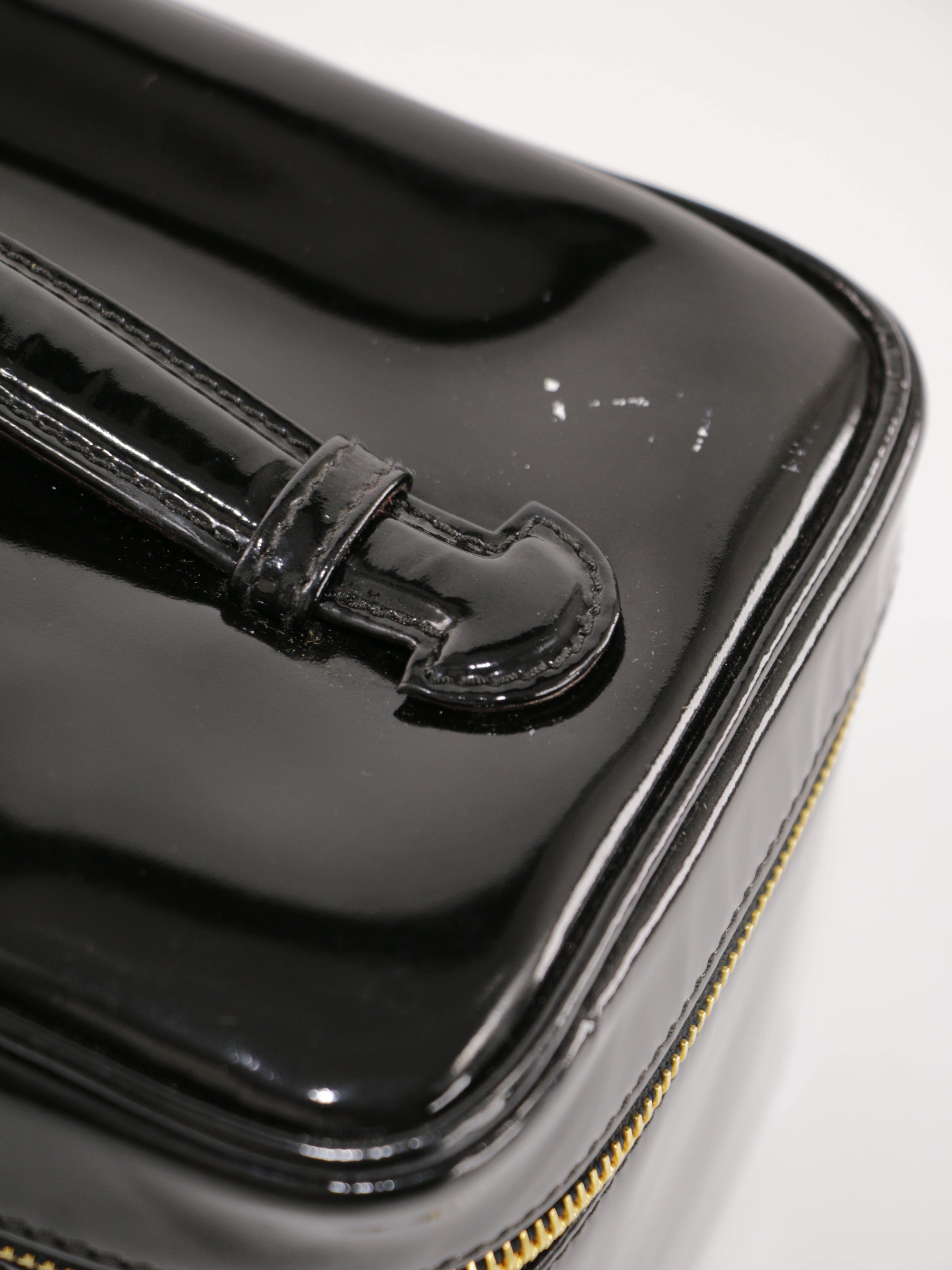 Cosmetic pouch