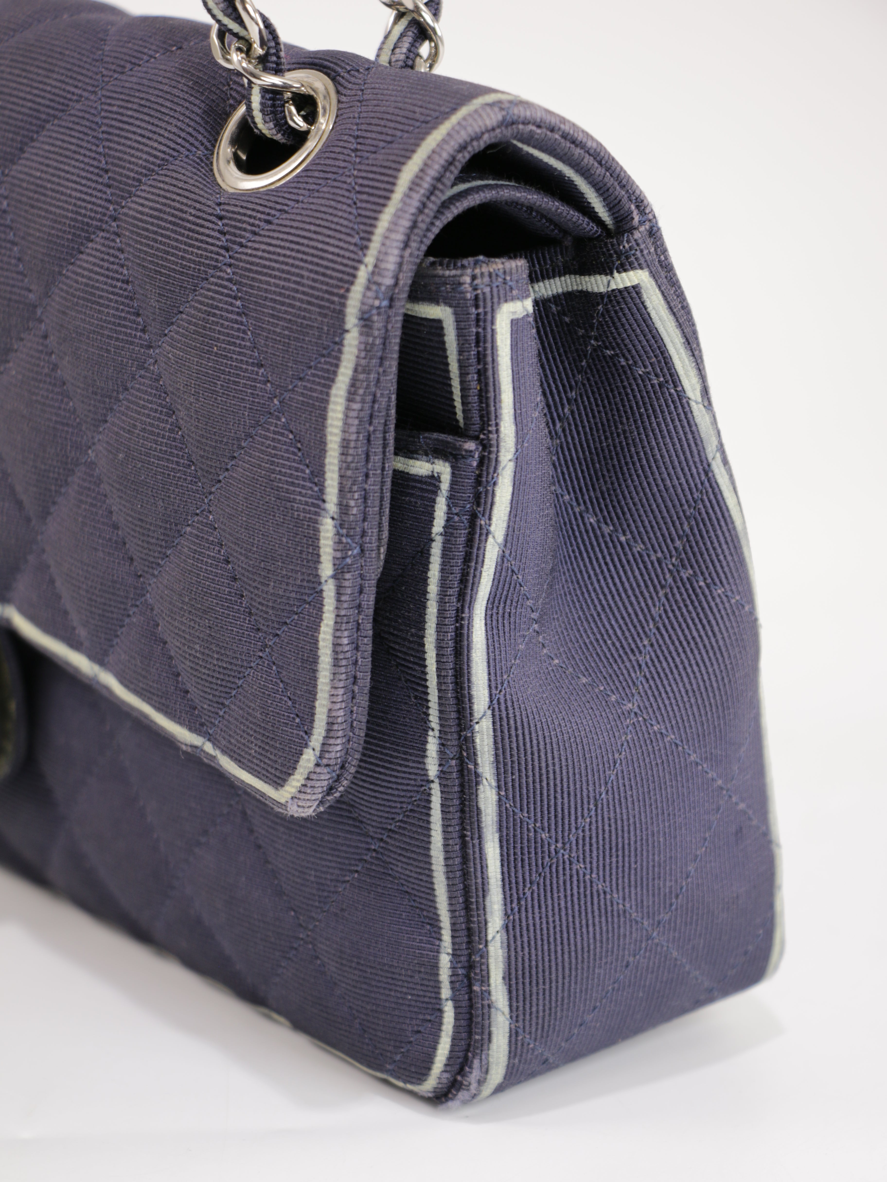 Medium Classic Flap