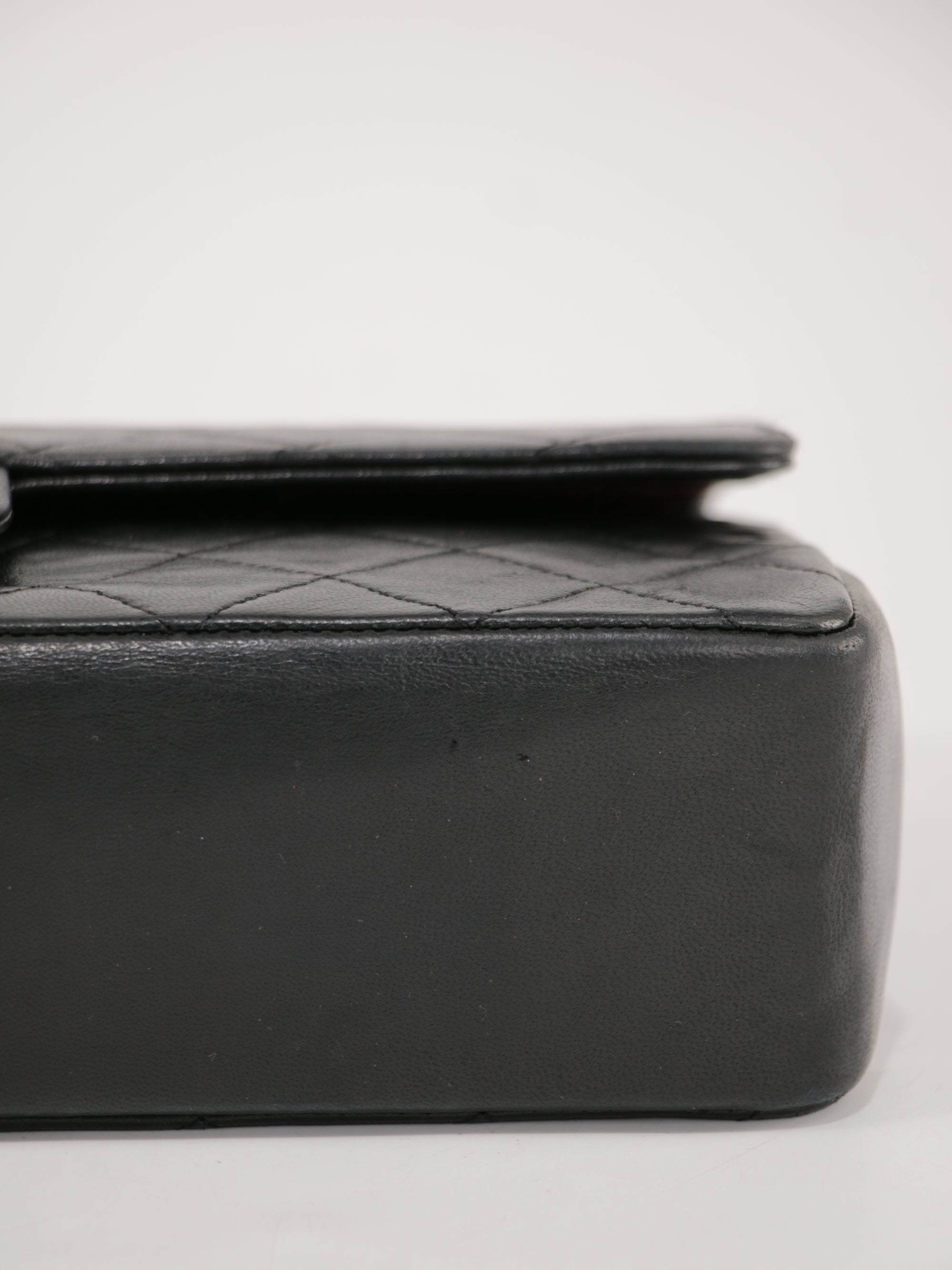 Medium Classic Flap