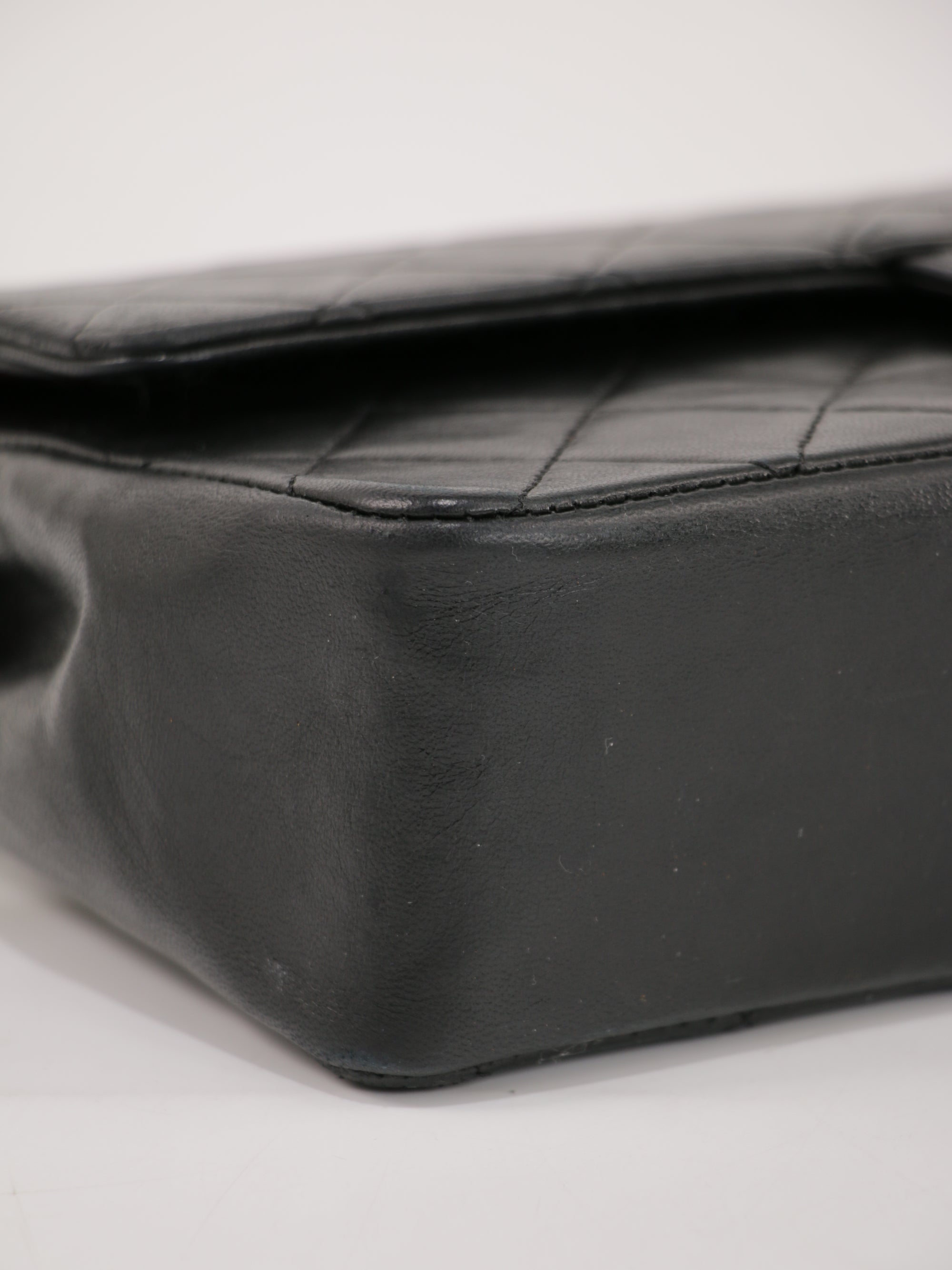 Medium Classic Flap