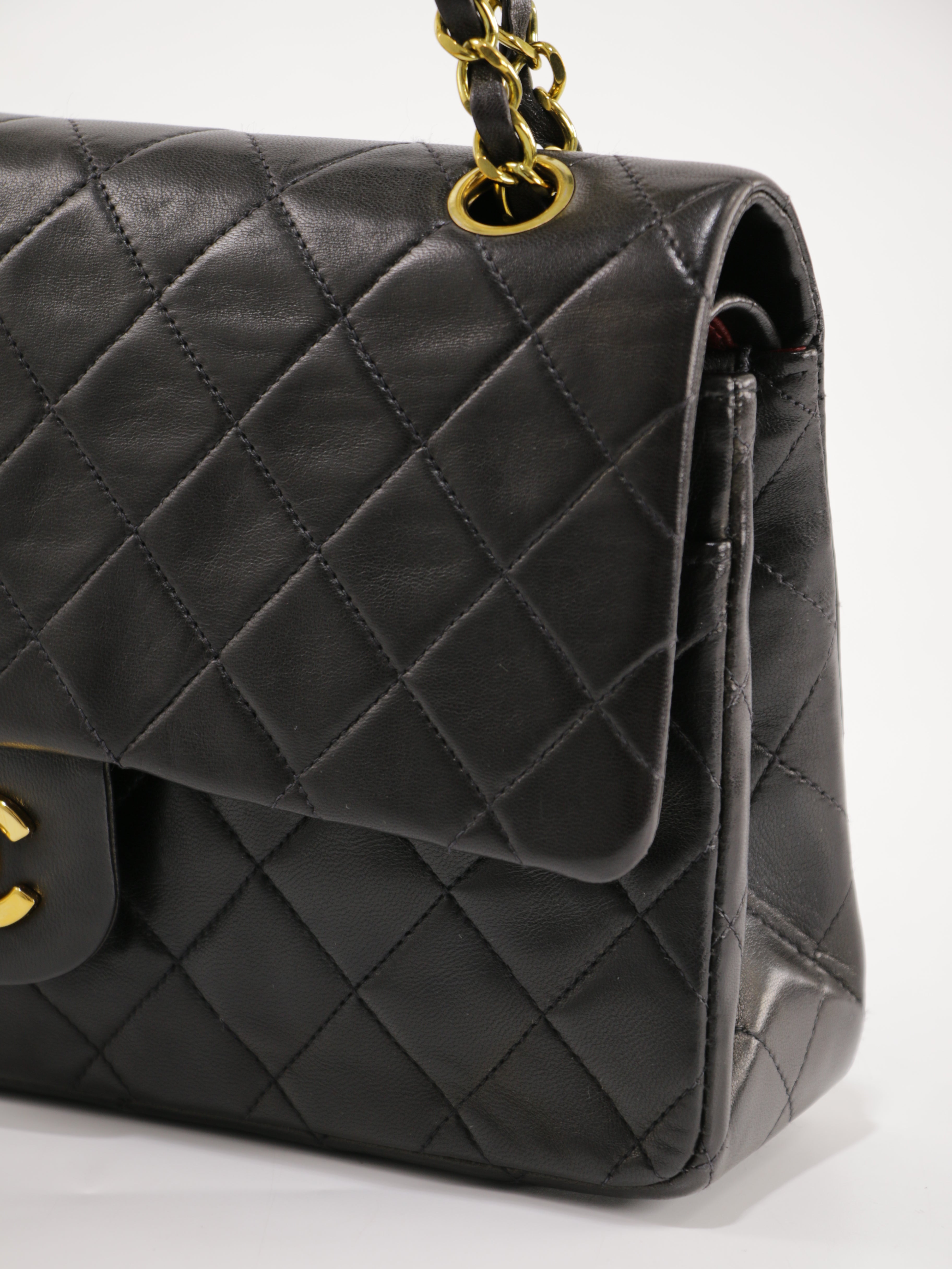 Medium Classic Flap
