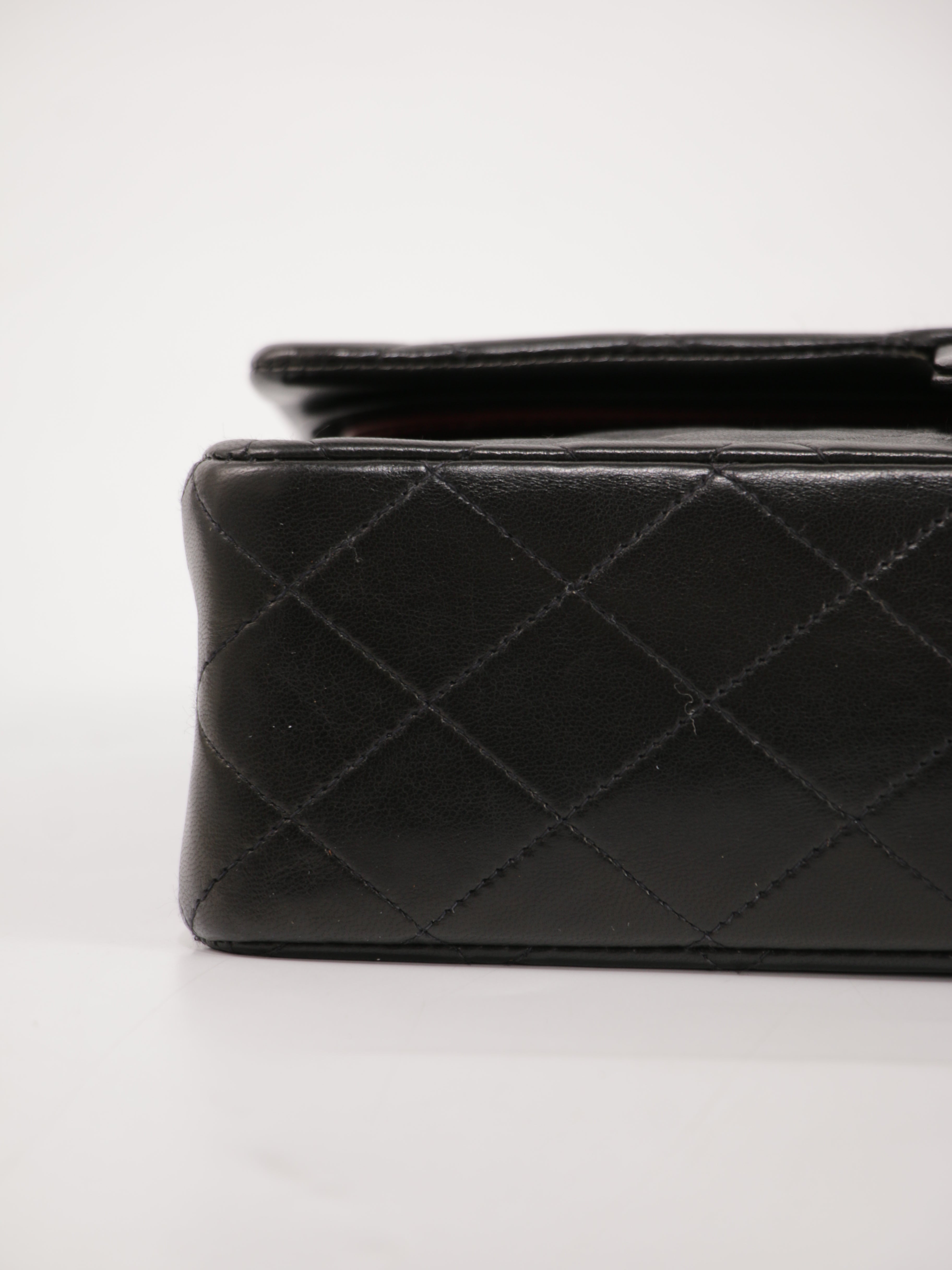 Medium Classic Flap
