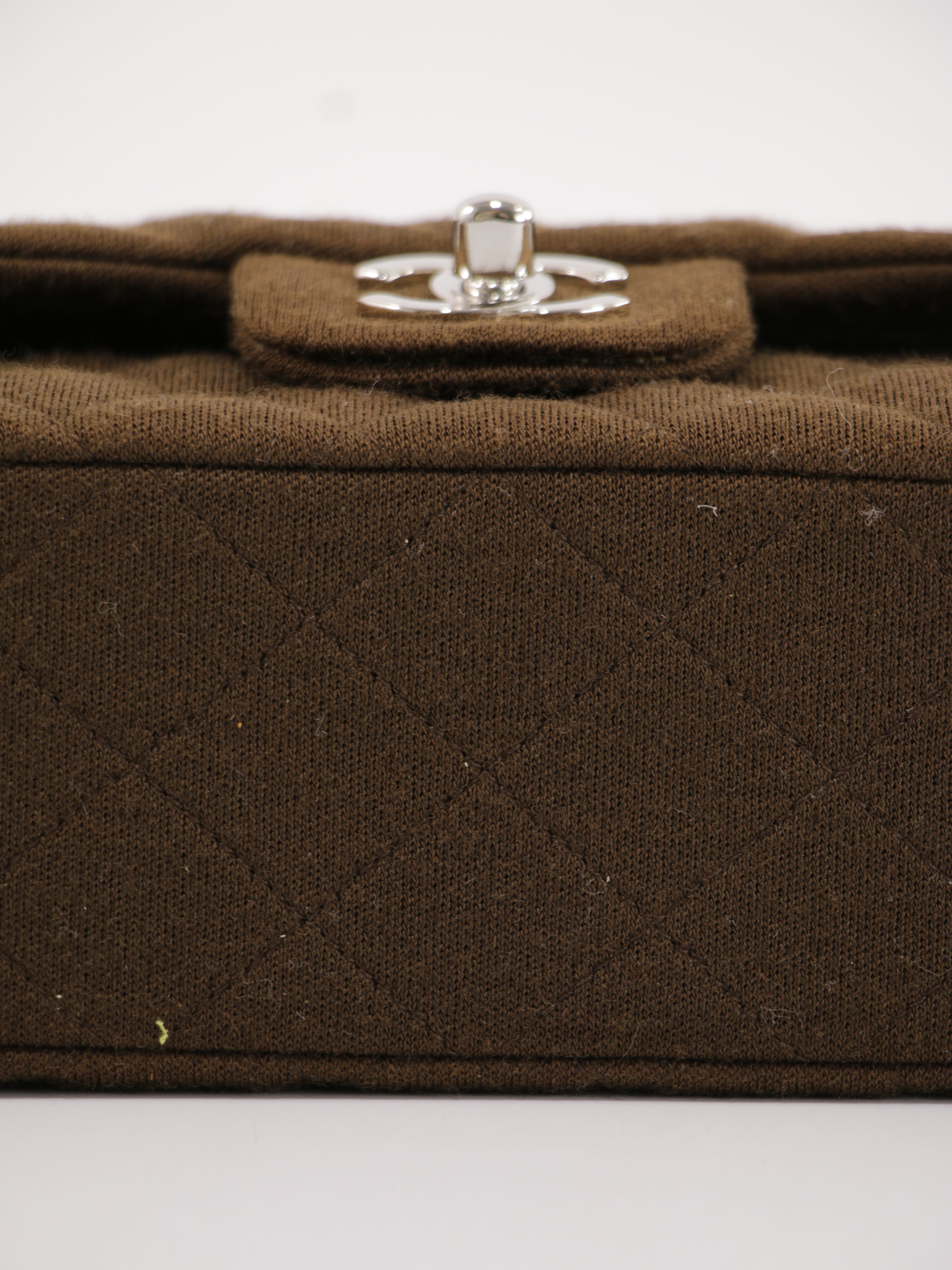 Medium Classic Flap