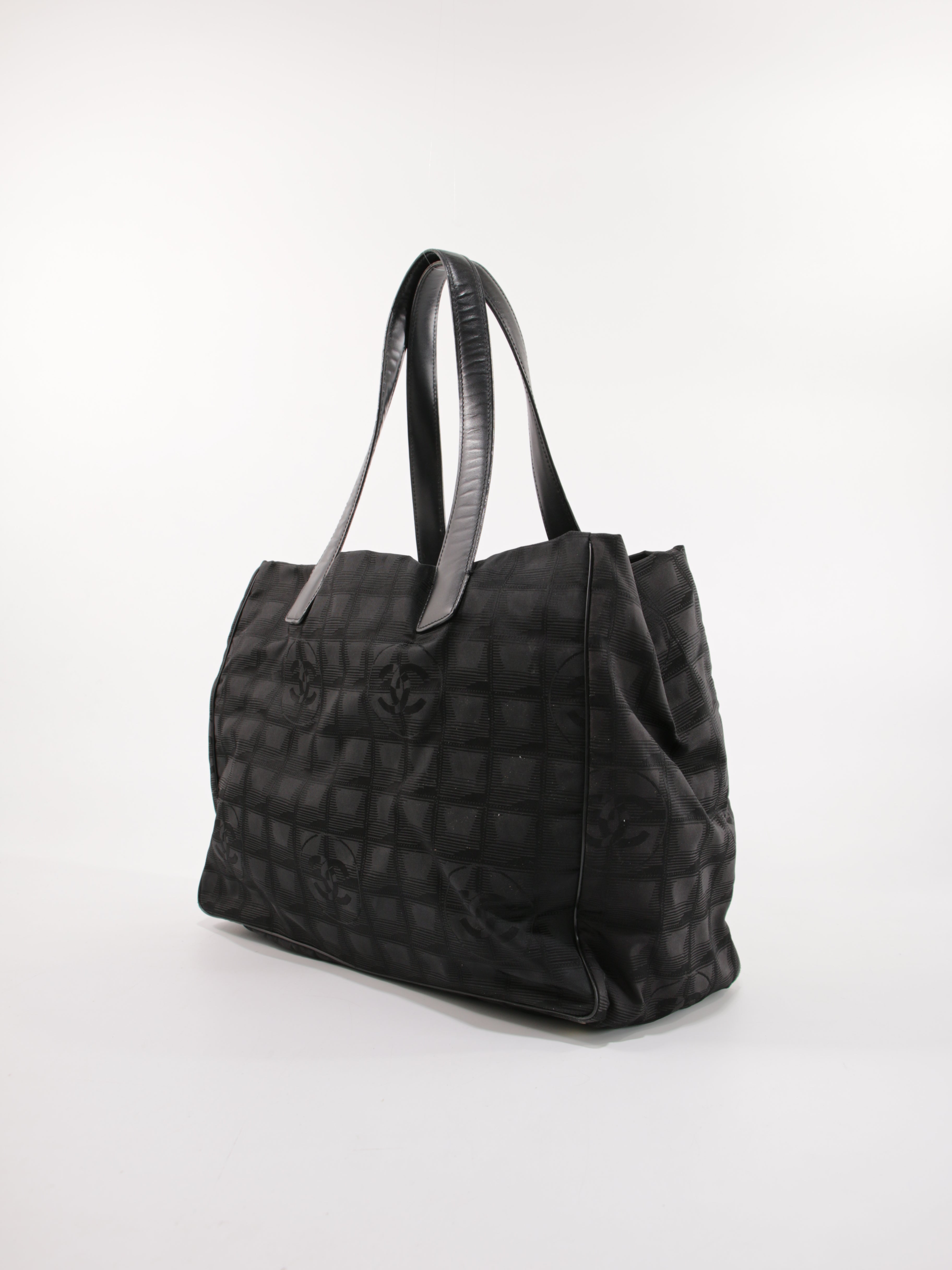 Medium New Travel Line Tote