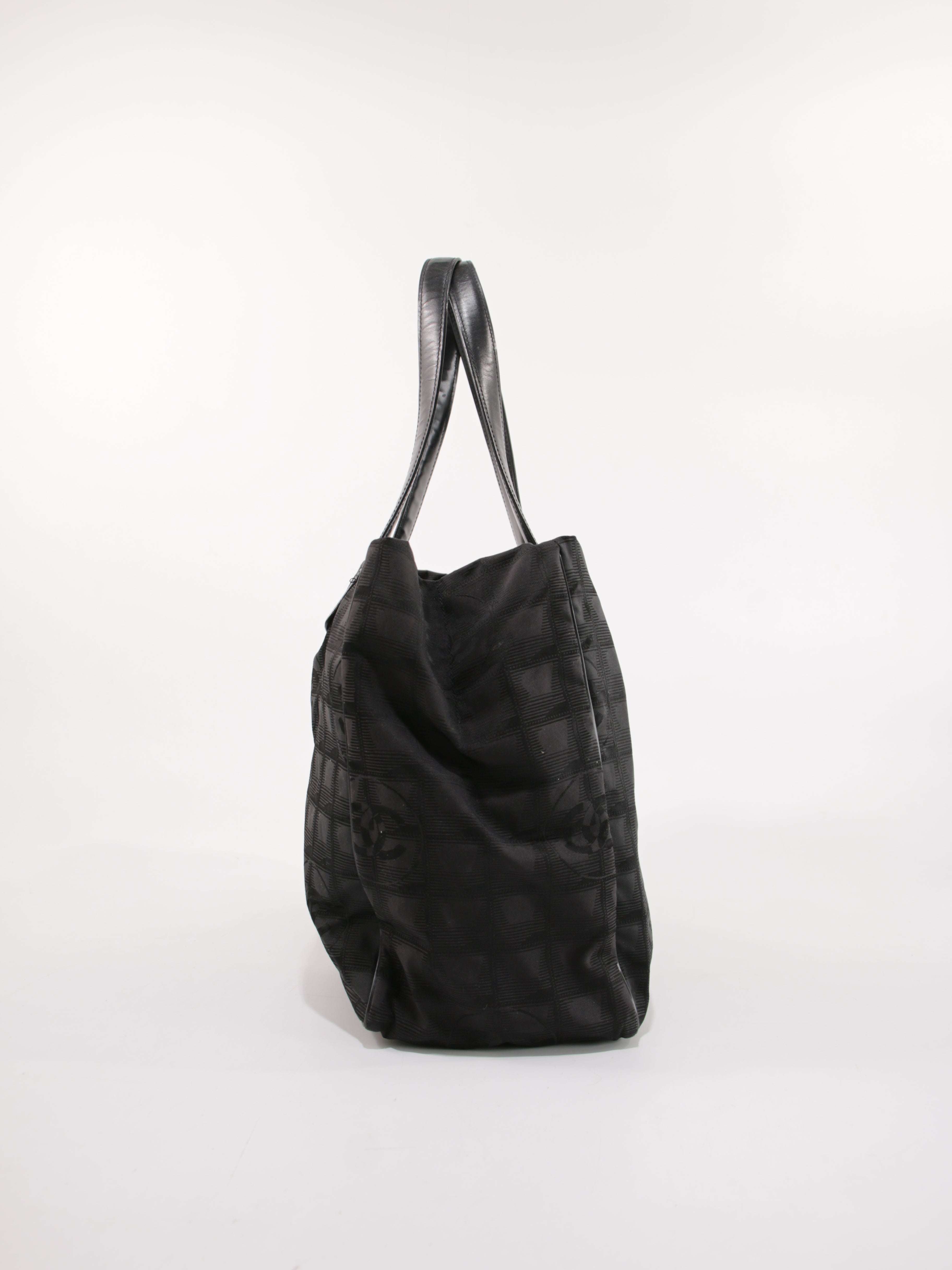 Medium New Travel Line Tote