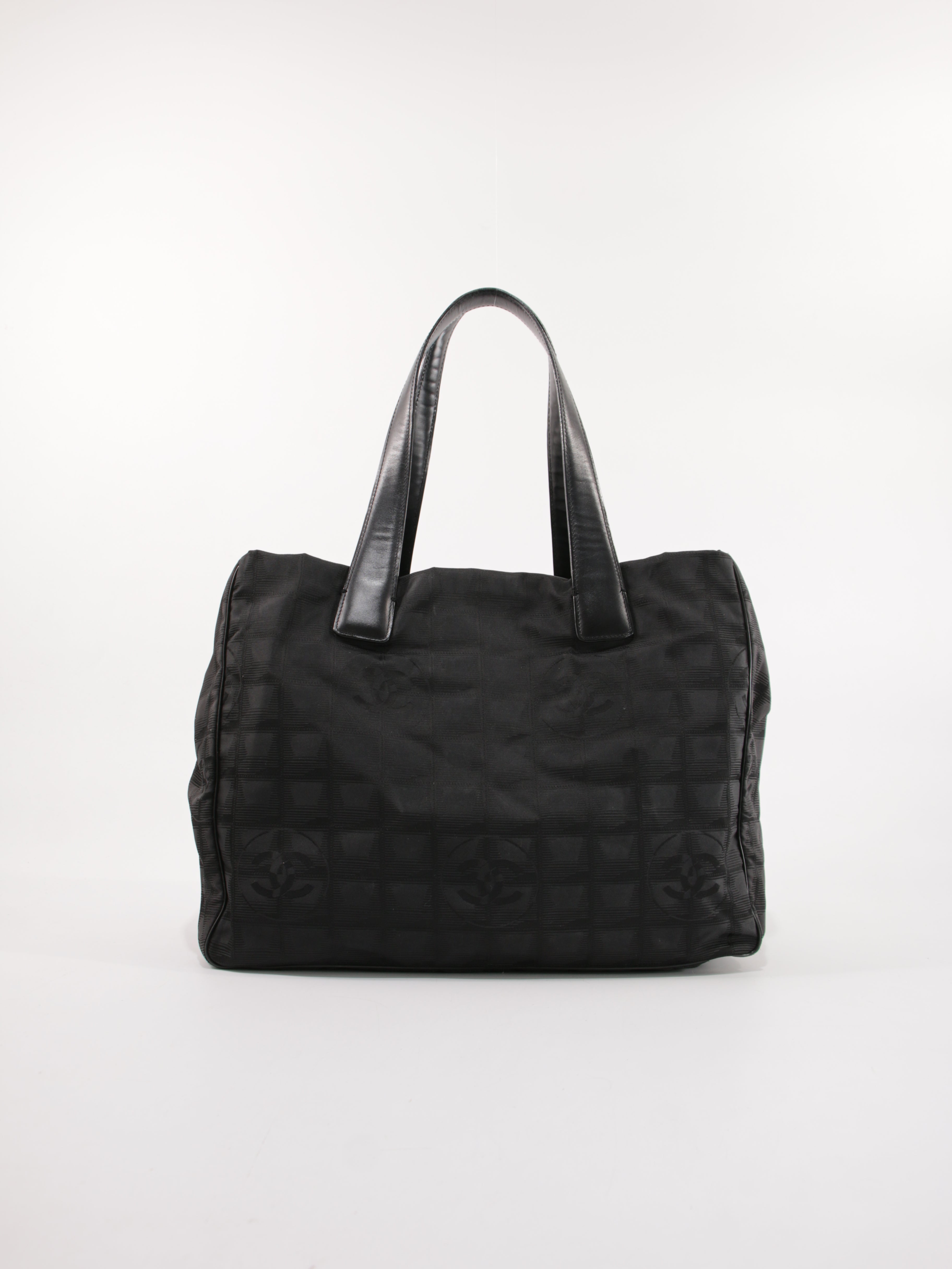 Medium New Travel Line Tote