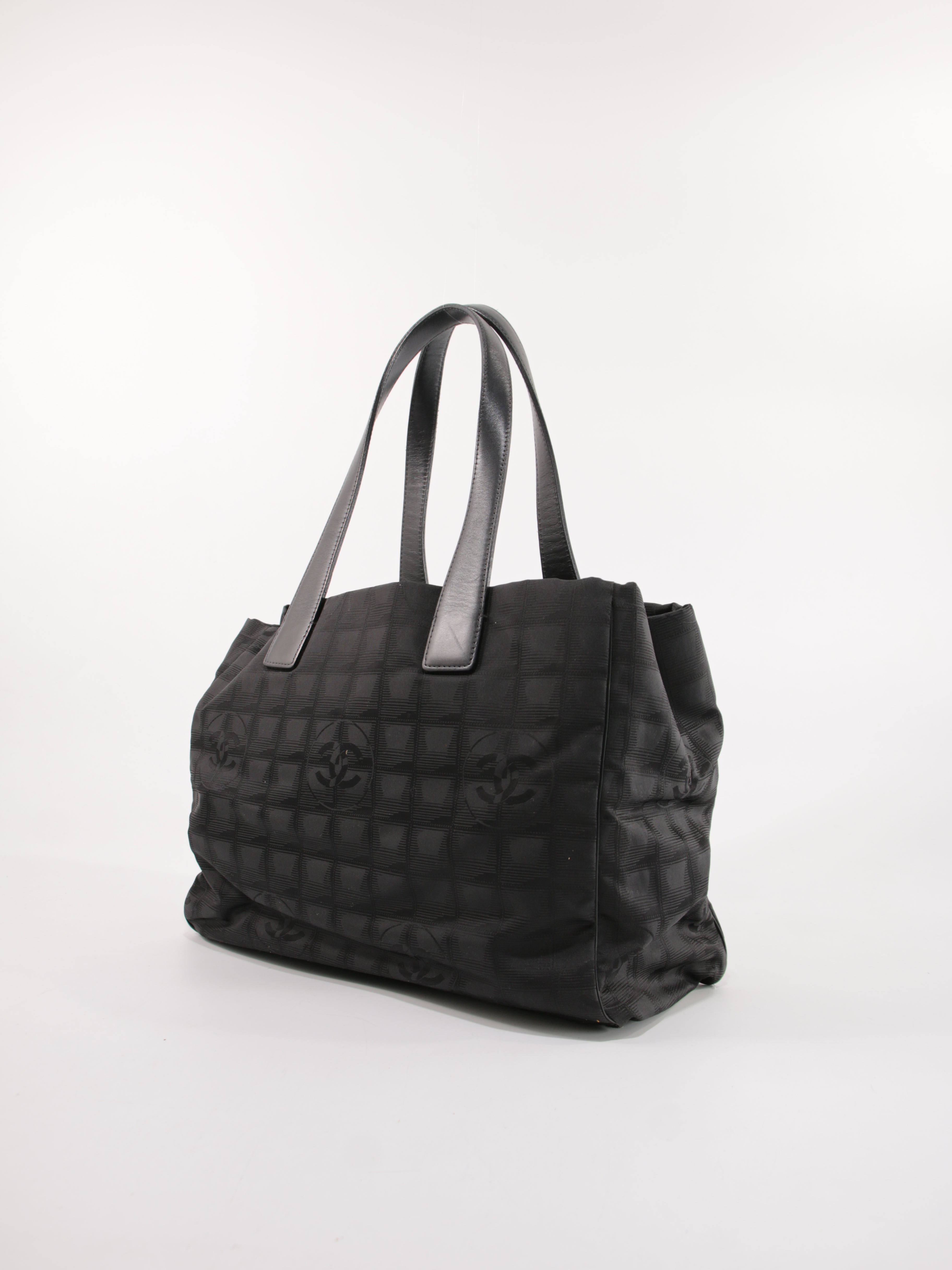 Medium New Travel Line Tote