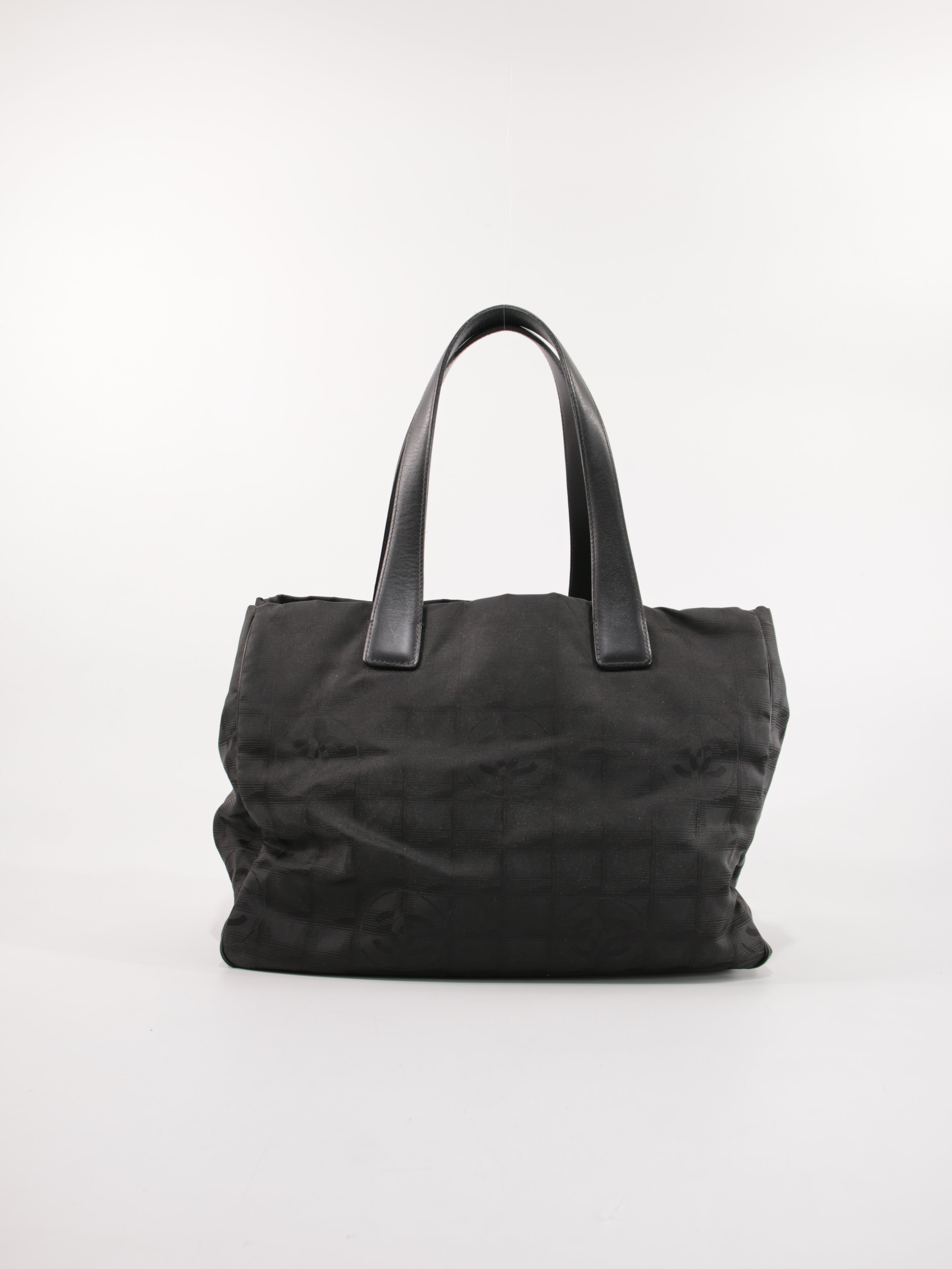 Medium New Travel Line Tote