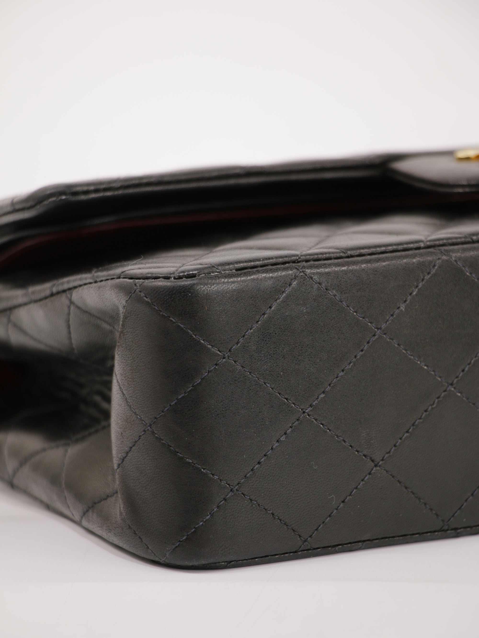 Medium Classic Flap
